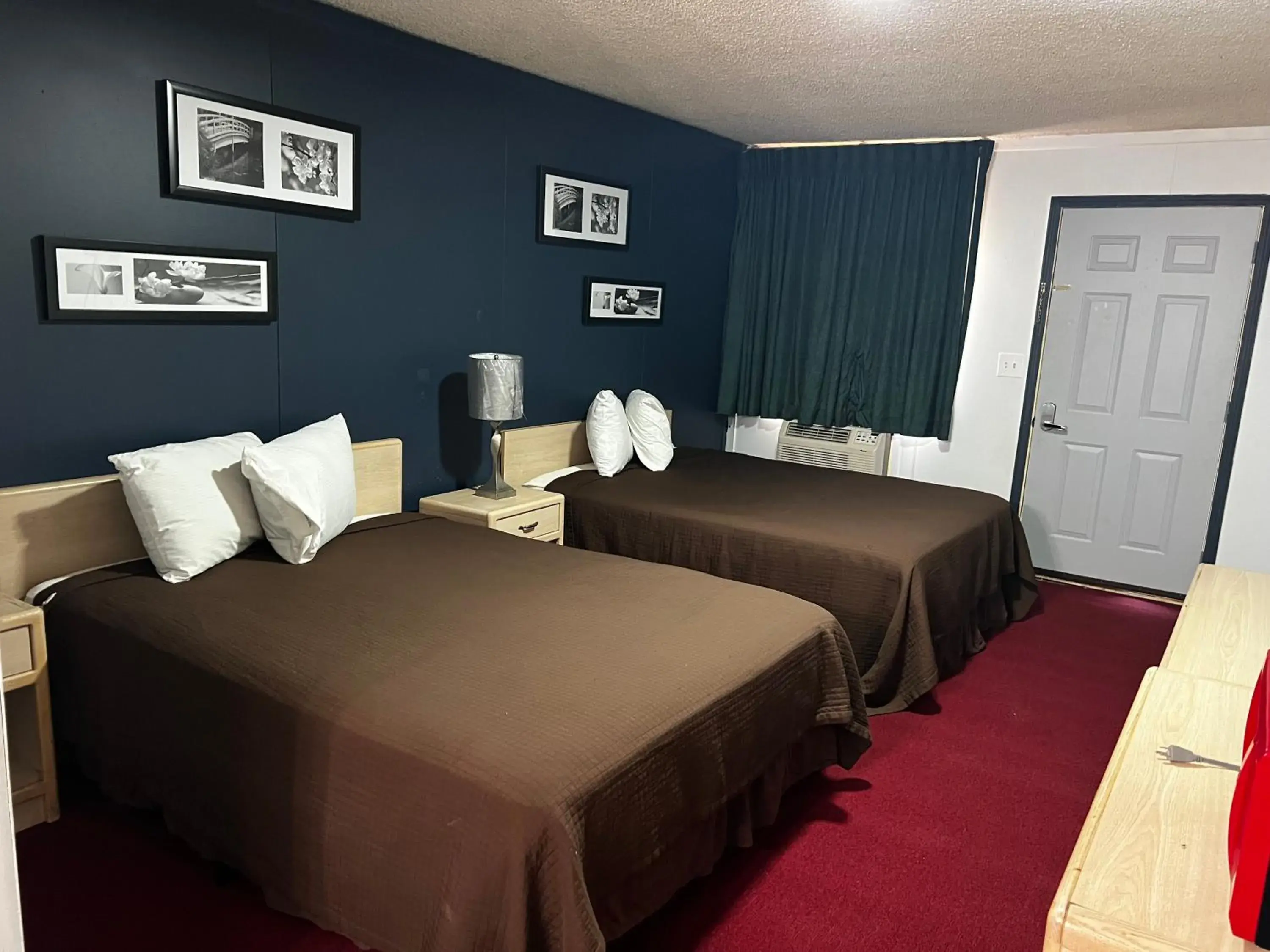 Bed in OYO Hotel Colby, KS