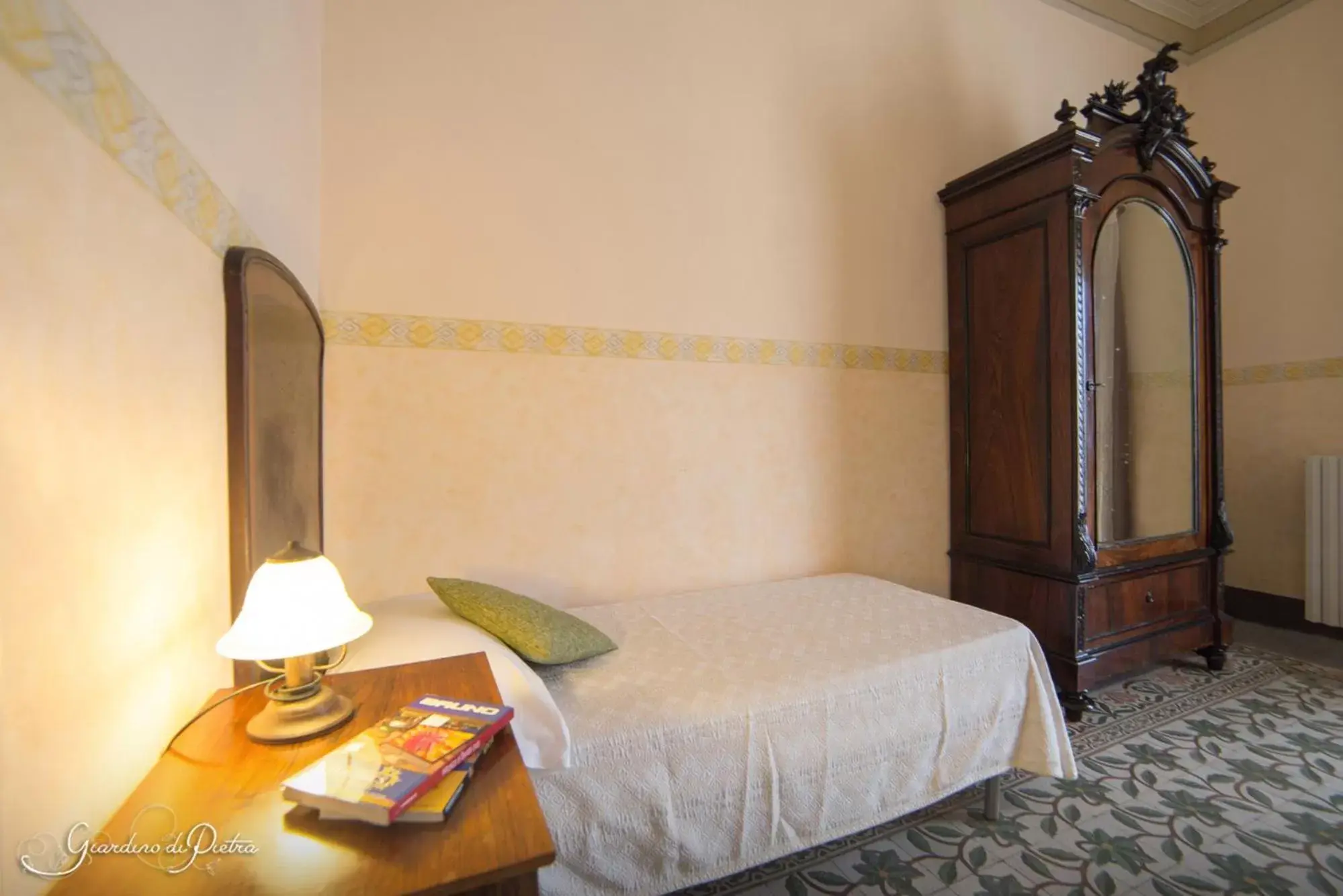 Bedroom, Bed in B&B Giardino Di Pietra