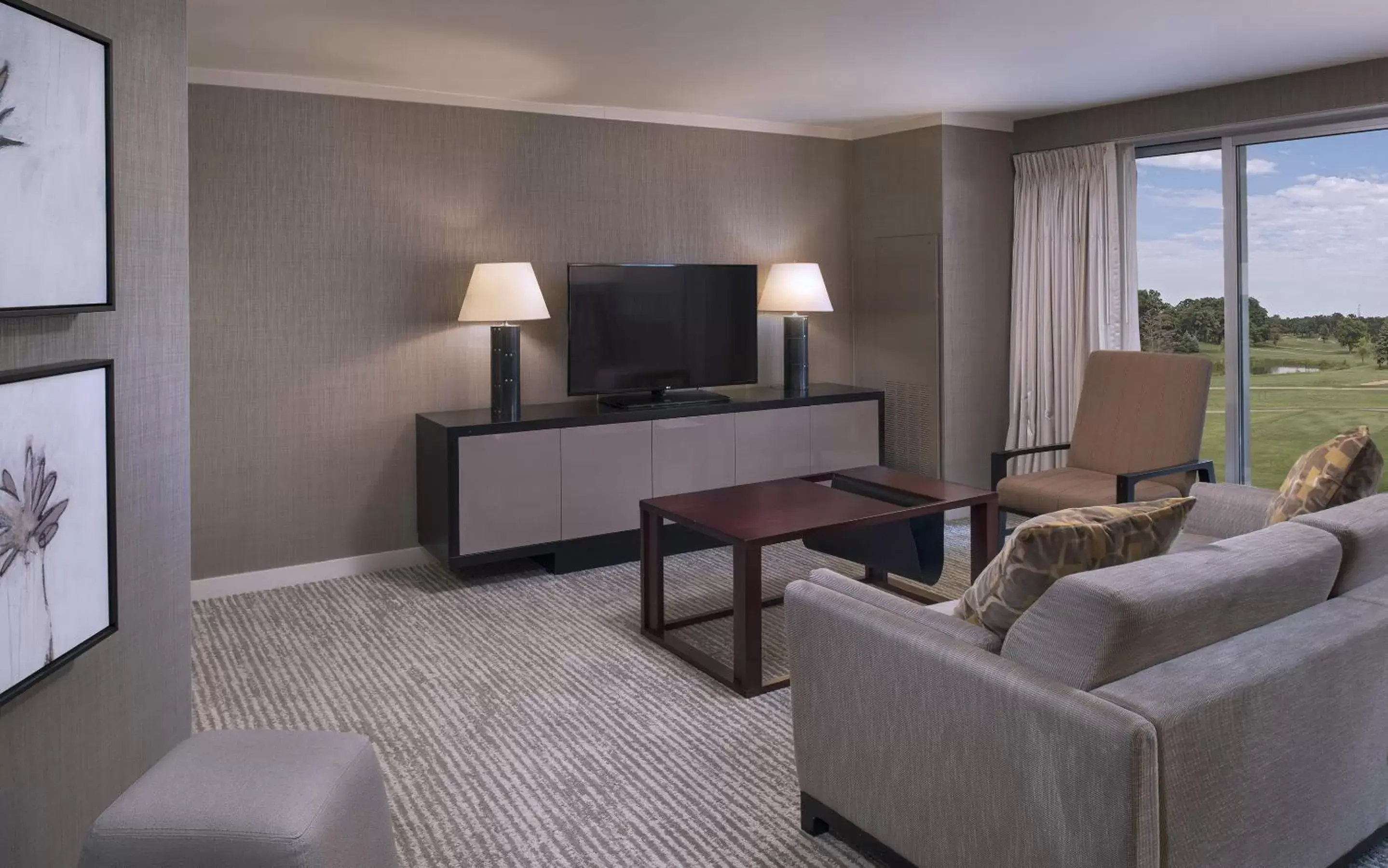 Seating area, TV/Entertainment Center in Eaglewood Resort & Spa