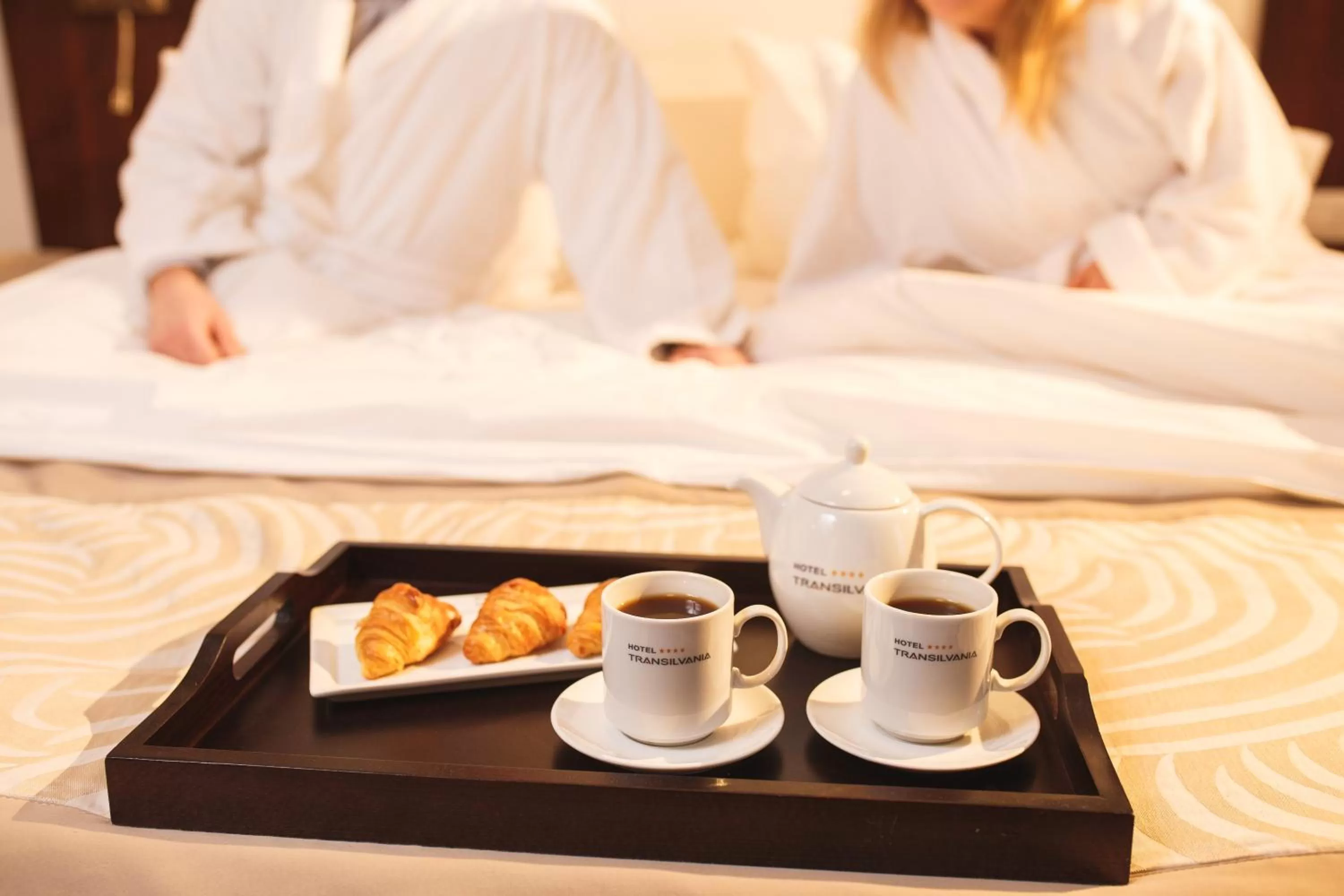 Coffee/tea facilities, Bed in Hotel Transilvania