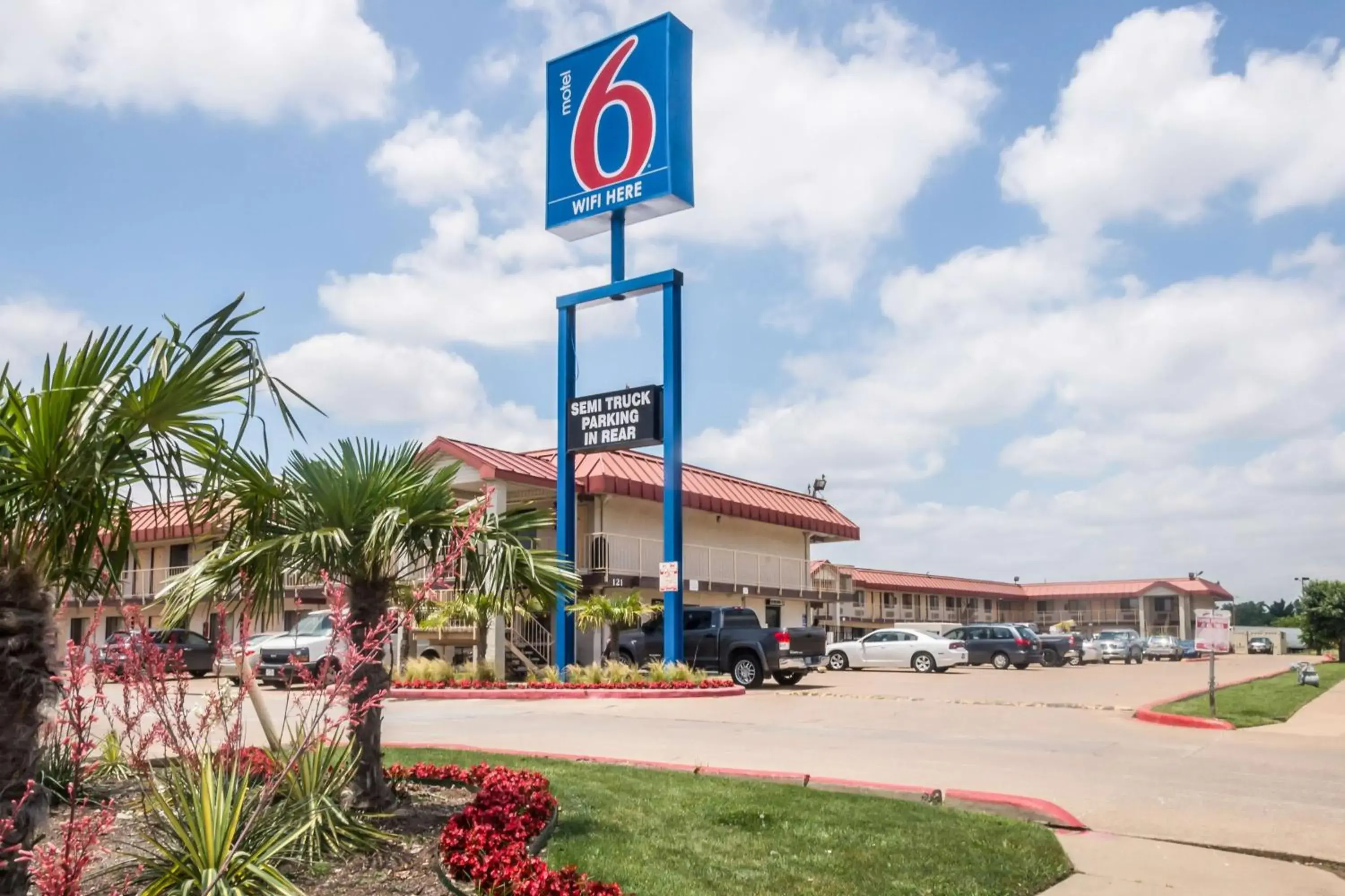 Property Building in Motel 6-Mesquite, TX - Rodeo - Convention Ctr