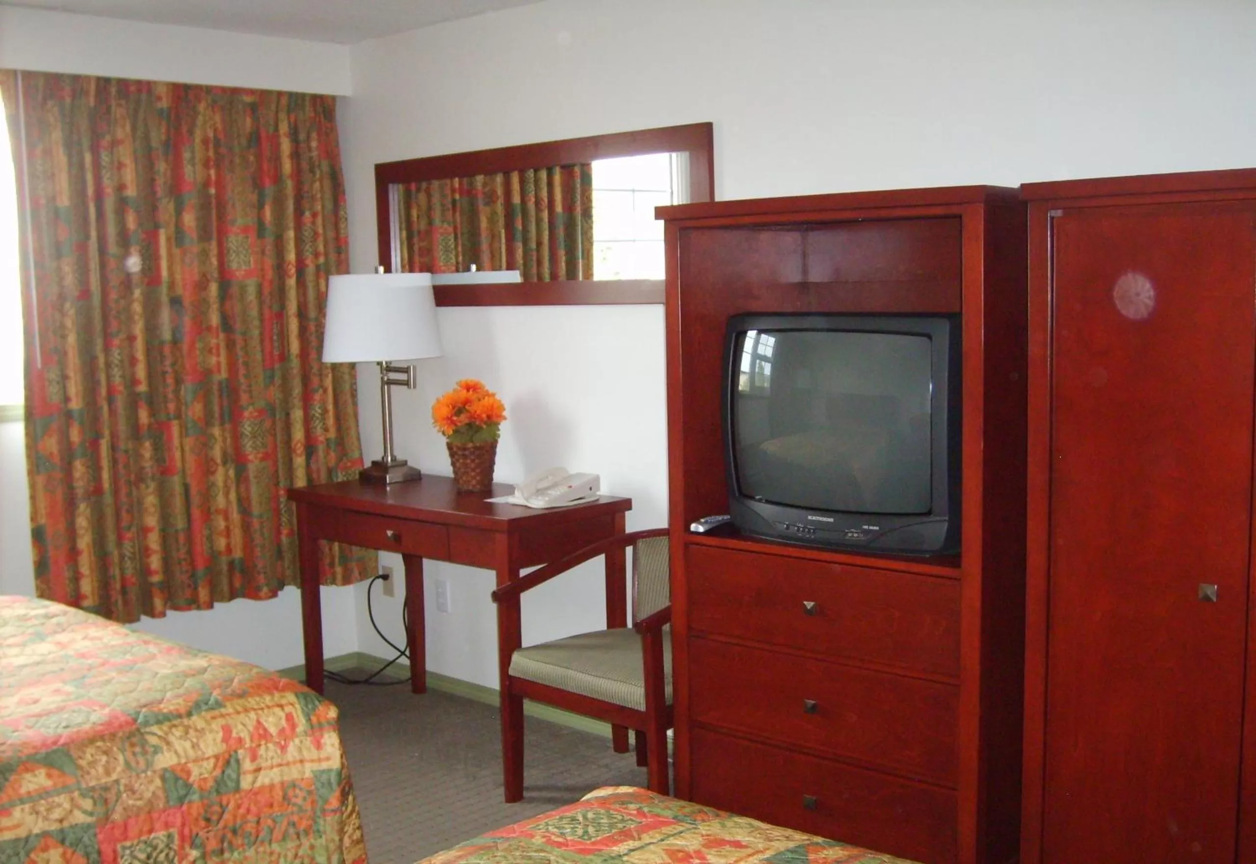 TV and multimedia in Town and Mountain Hotel