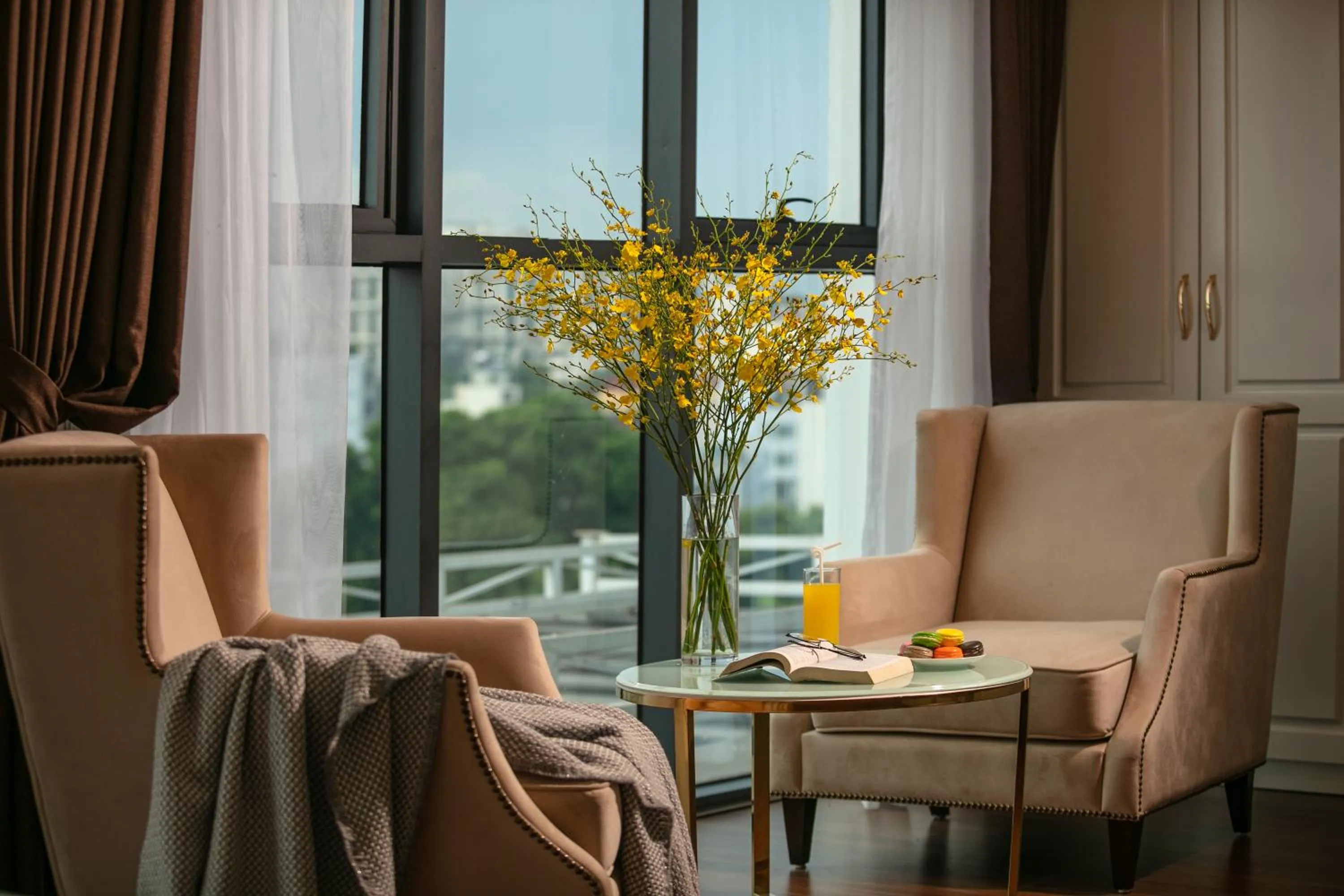 Living room in Adonis Hotel