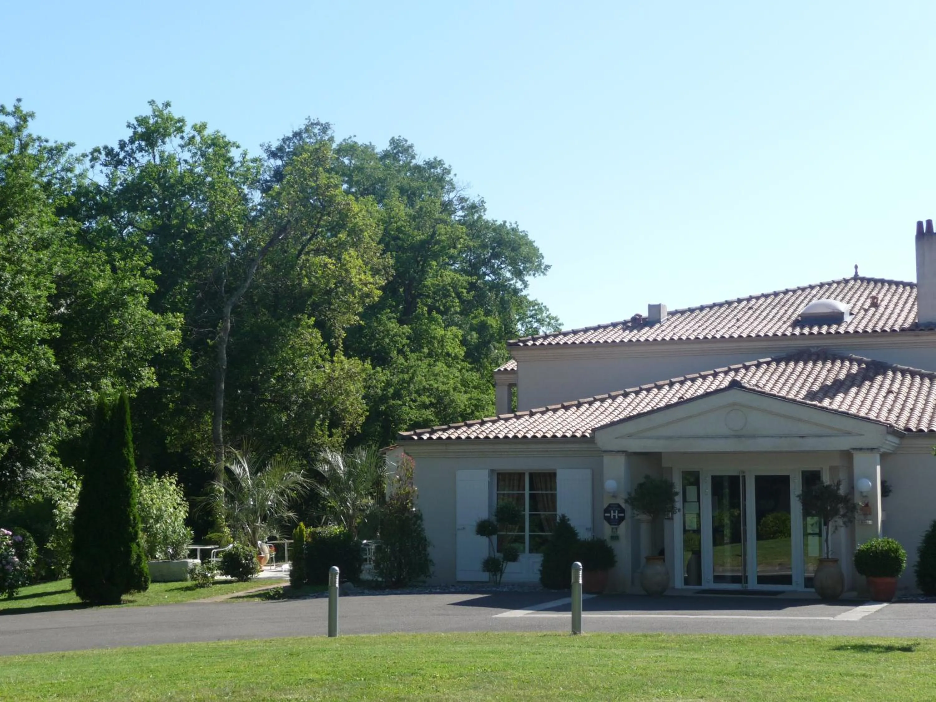Property building in Domaine de l'Echassier, The Originals Relais