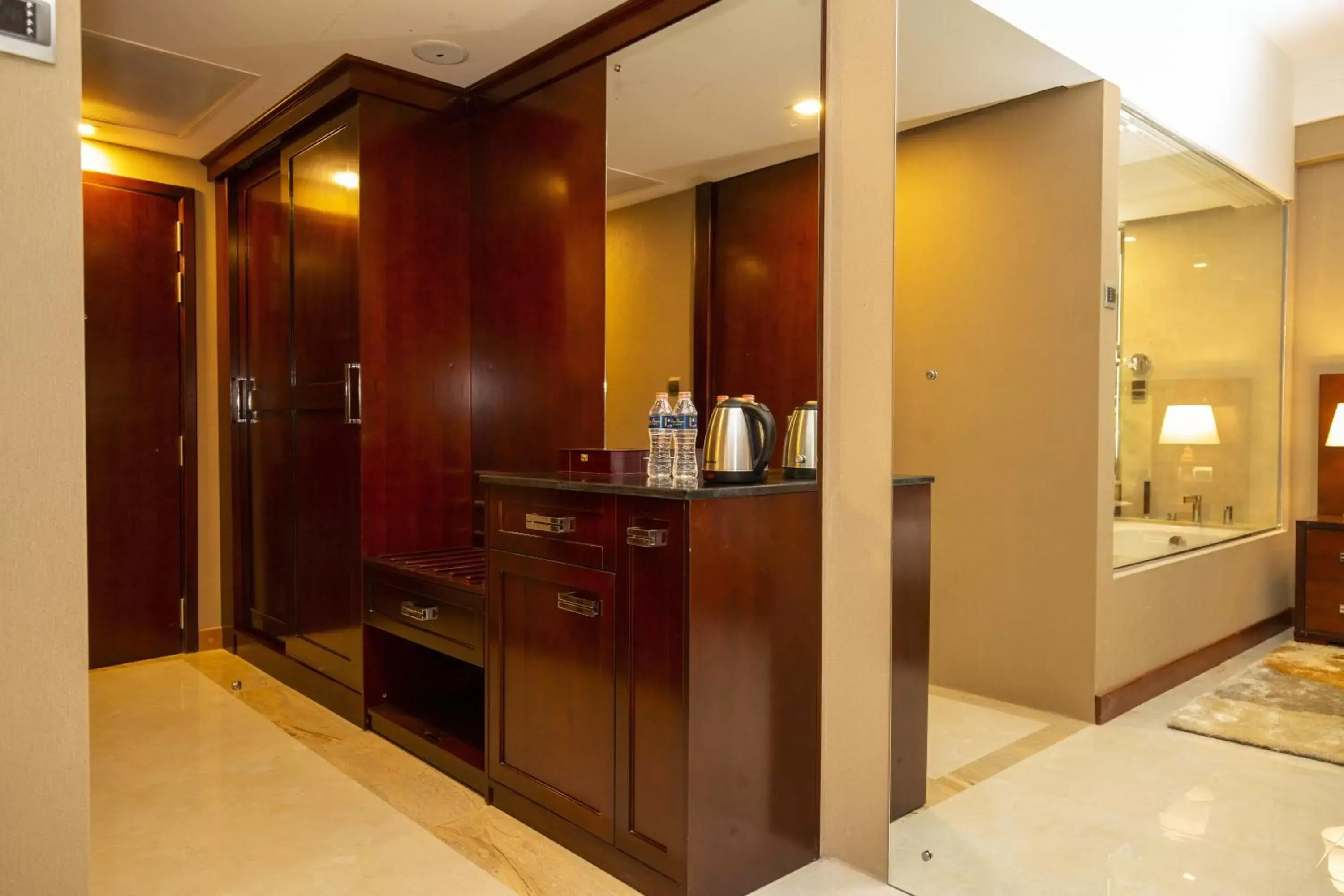 Coffee/tea facilities, Kitchen/Kitchenette in Marino Beach Colombo