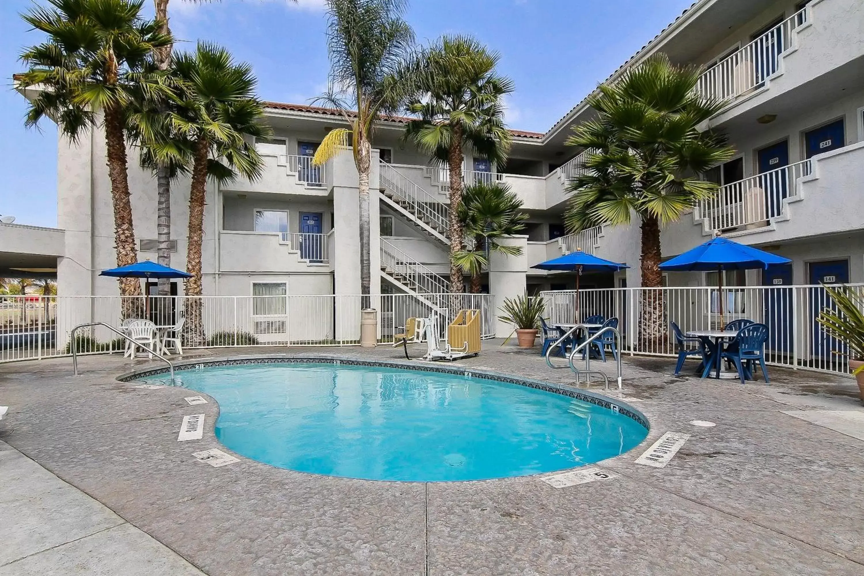 Facade/entrance, Swimming Pool in Motel 6-Ventura, CA - South