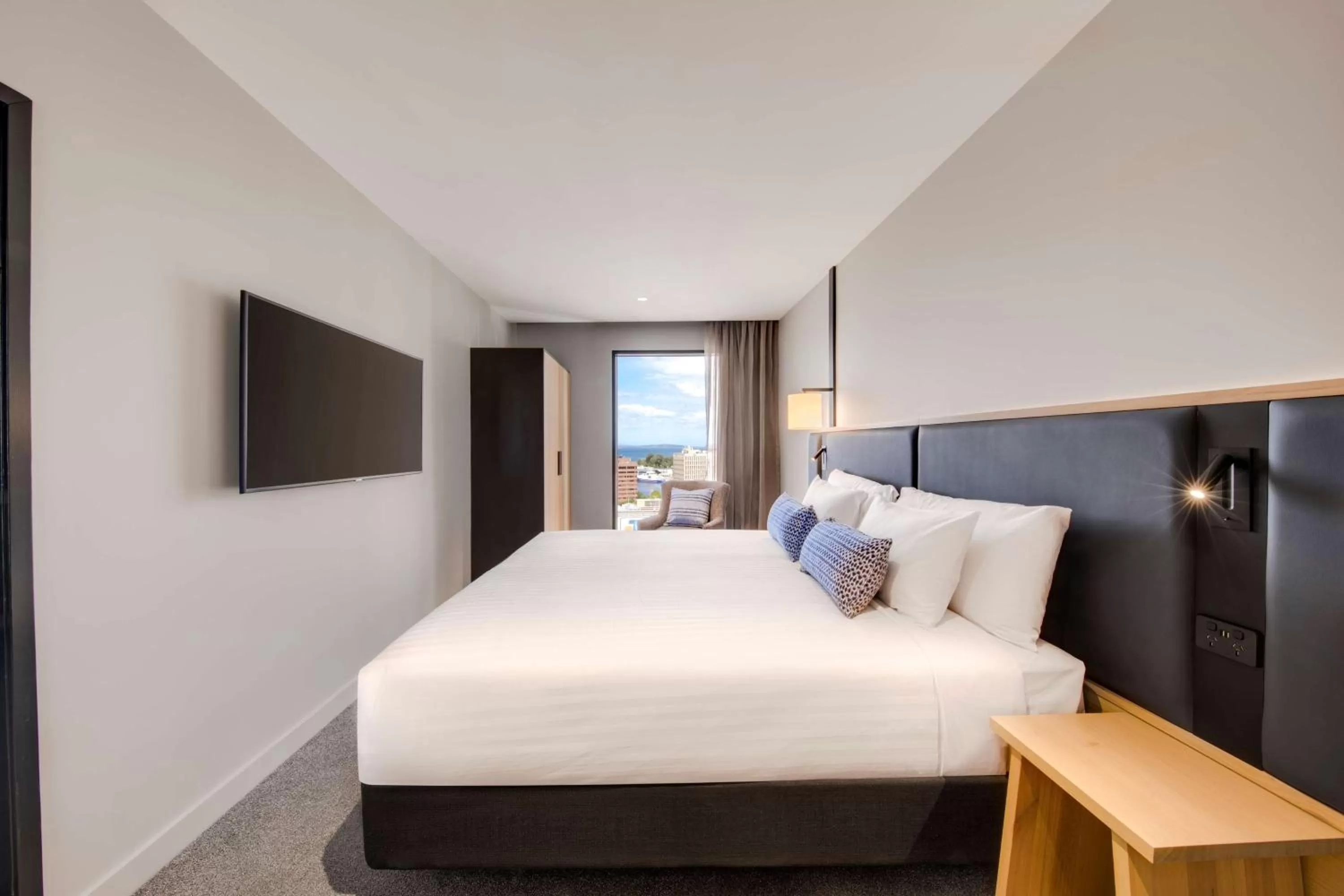 Photo of the whole room, Bed in Vibe Hotel Hobart