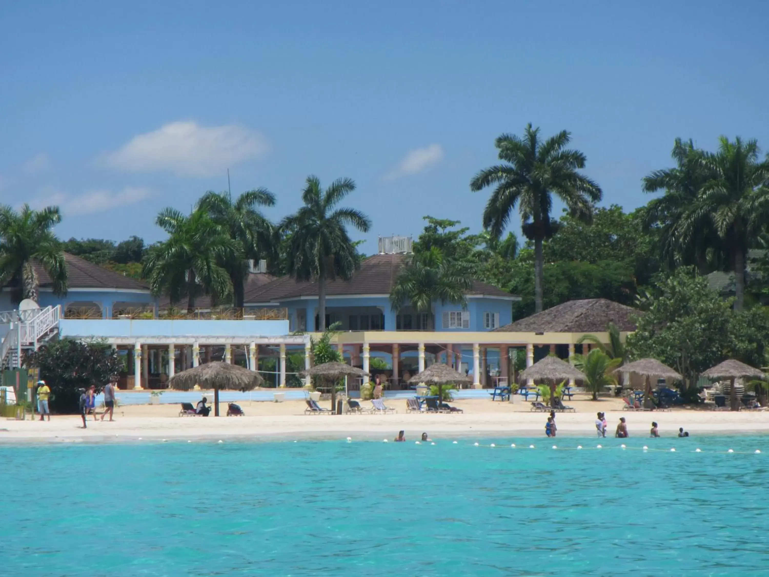 Property building, Swimming Pool in Beachcomber Club Resort