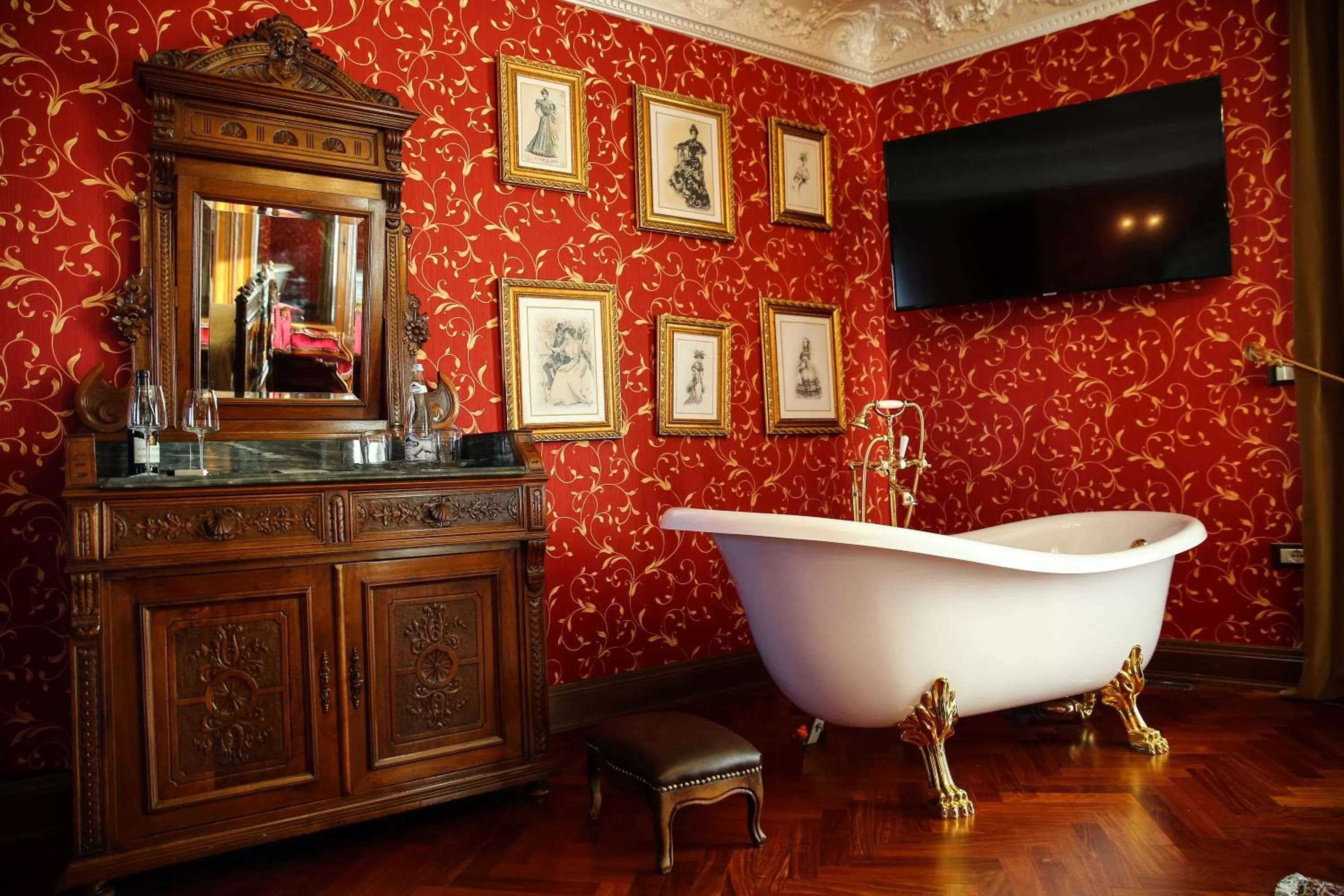 TV and multimedia in Hotel Epidamn Boutique & Spa