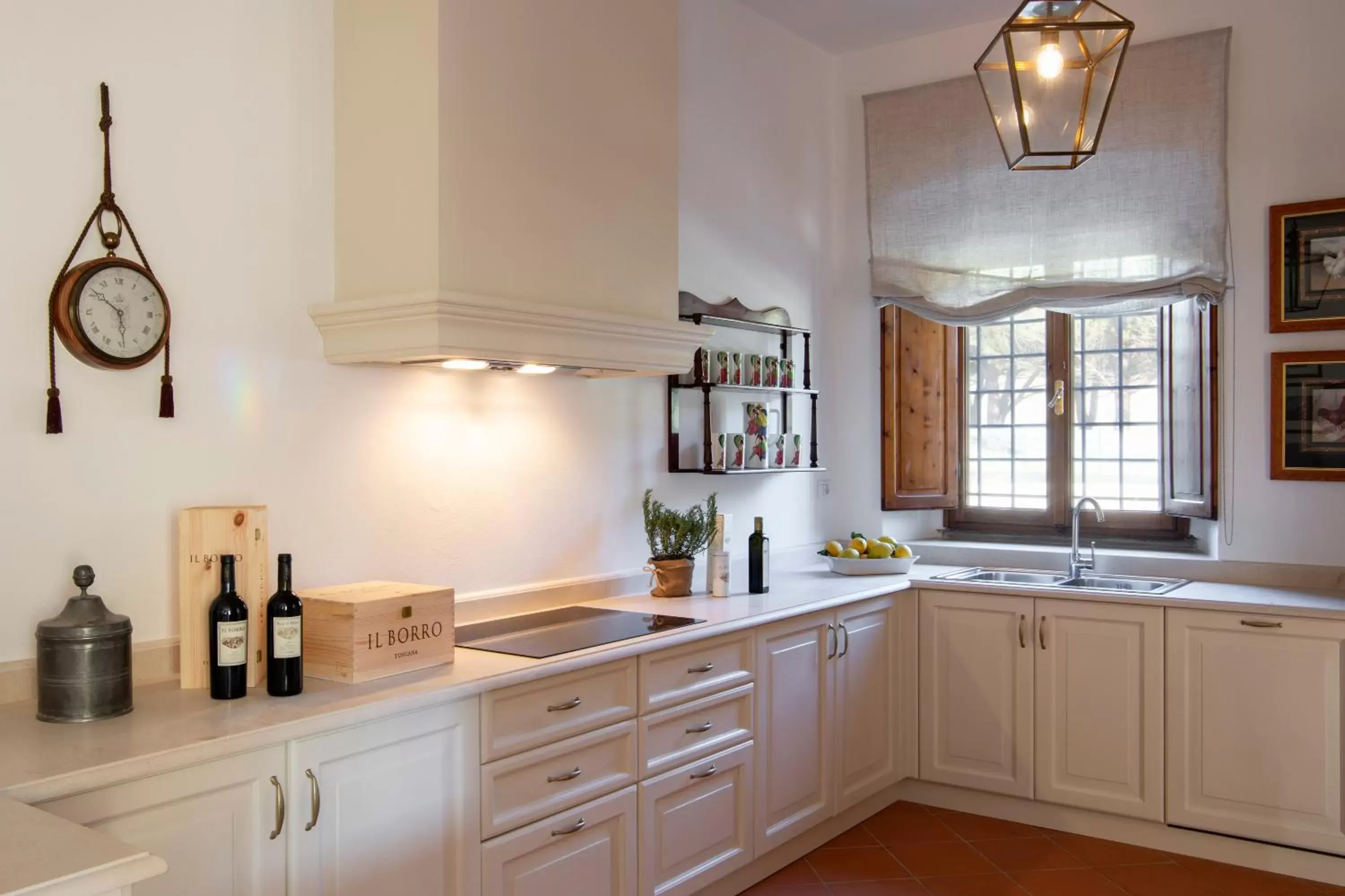 Kitchen or kitchenette, Kitchen/Kitchenette in VIESCA Suites & Villas Il Borro Toscana