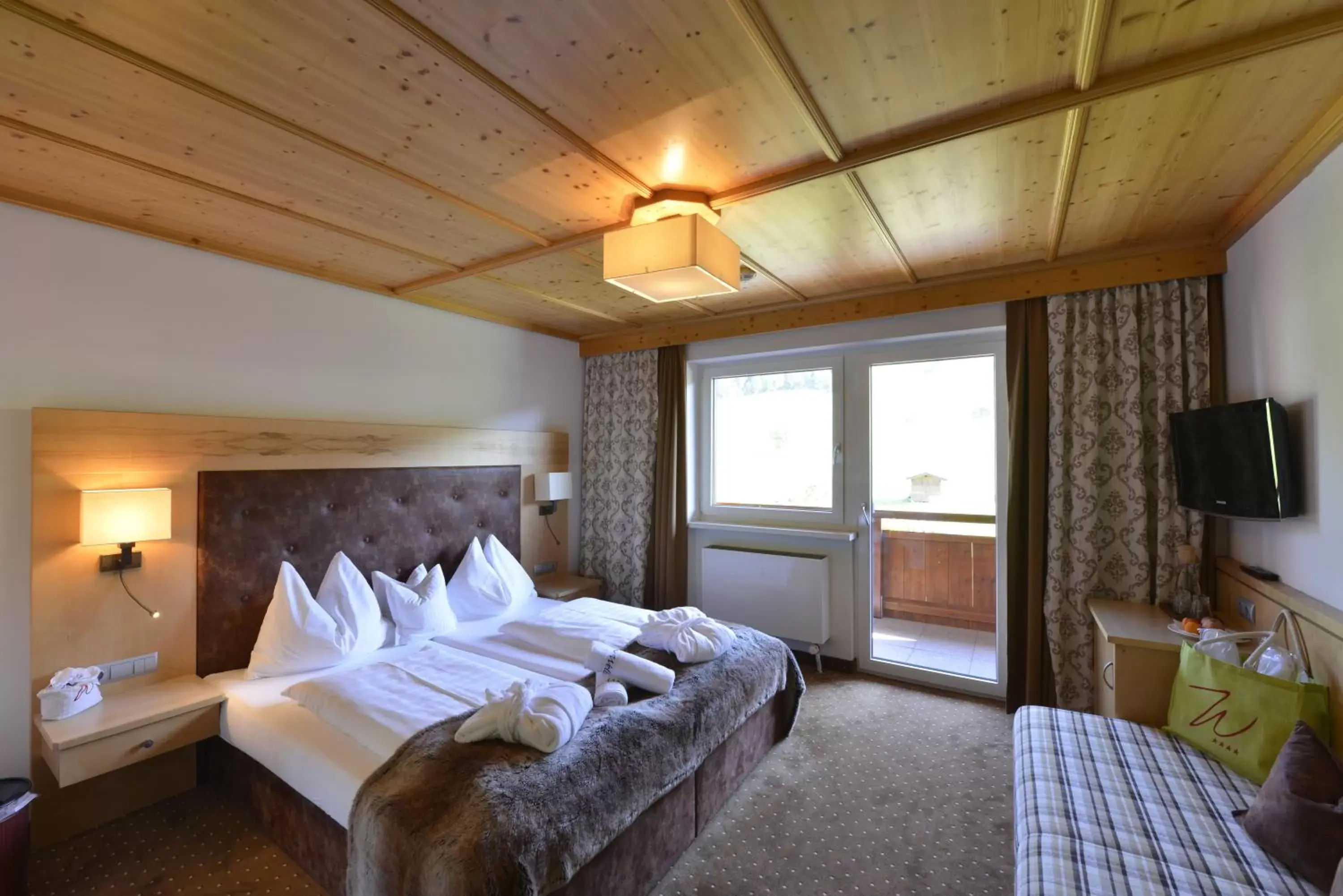 Suite with Balcony in Hotel Der Wastlhof - direkt an der Skipiste Wellness & Spa Suite with Balcony in Hotel Der Wastlhof - direkt an der Skipiste Wellness & Spa
