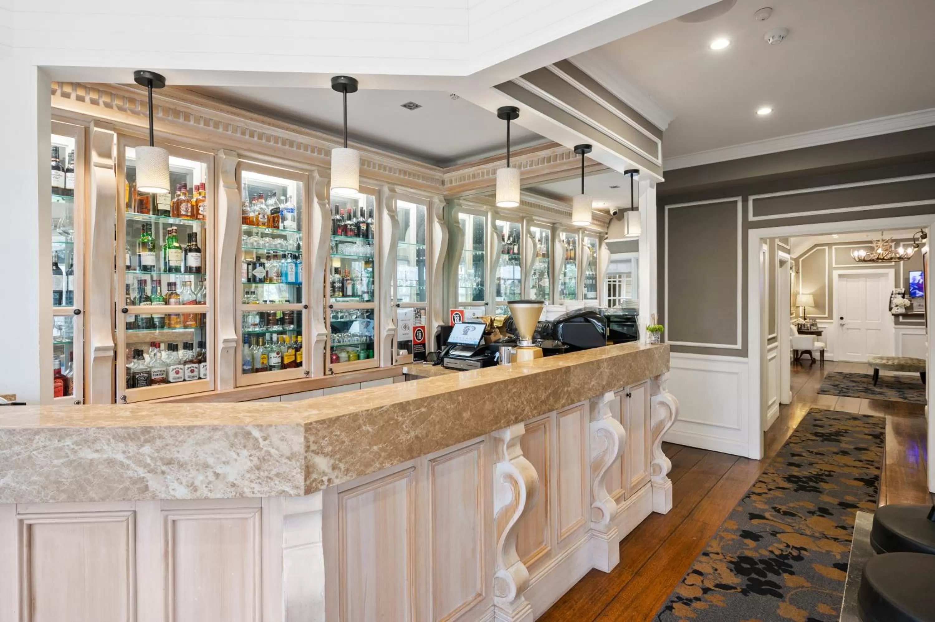 Lounge or bar in Parklands Country Gardens & Lodges Blue Mountains