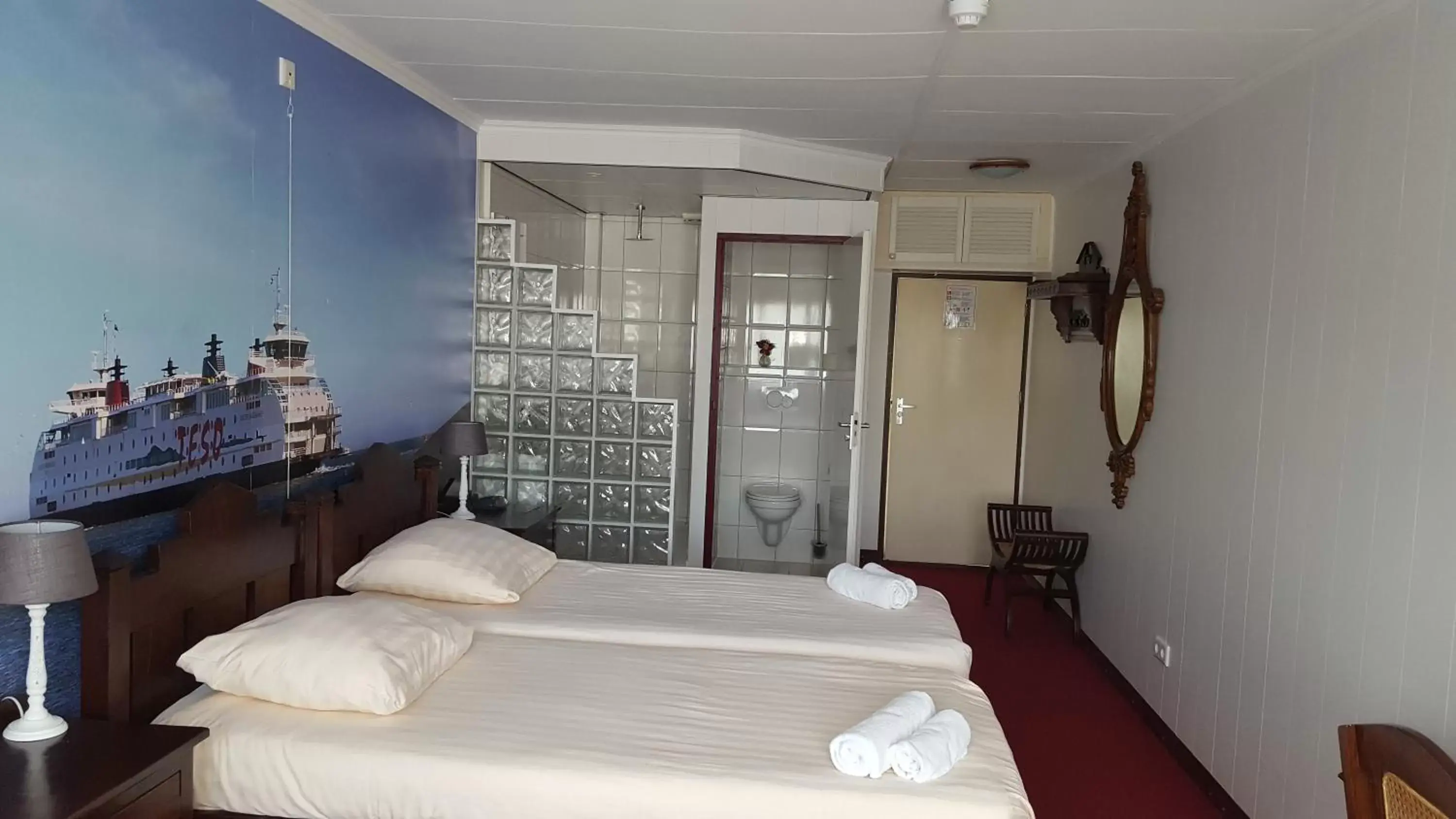 Shower, Bed in Hotel Wienerhof Shower, Bed in Hotel Wienerhof