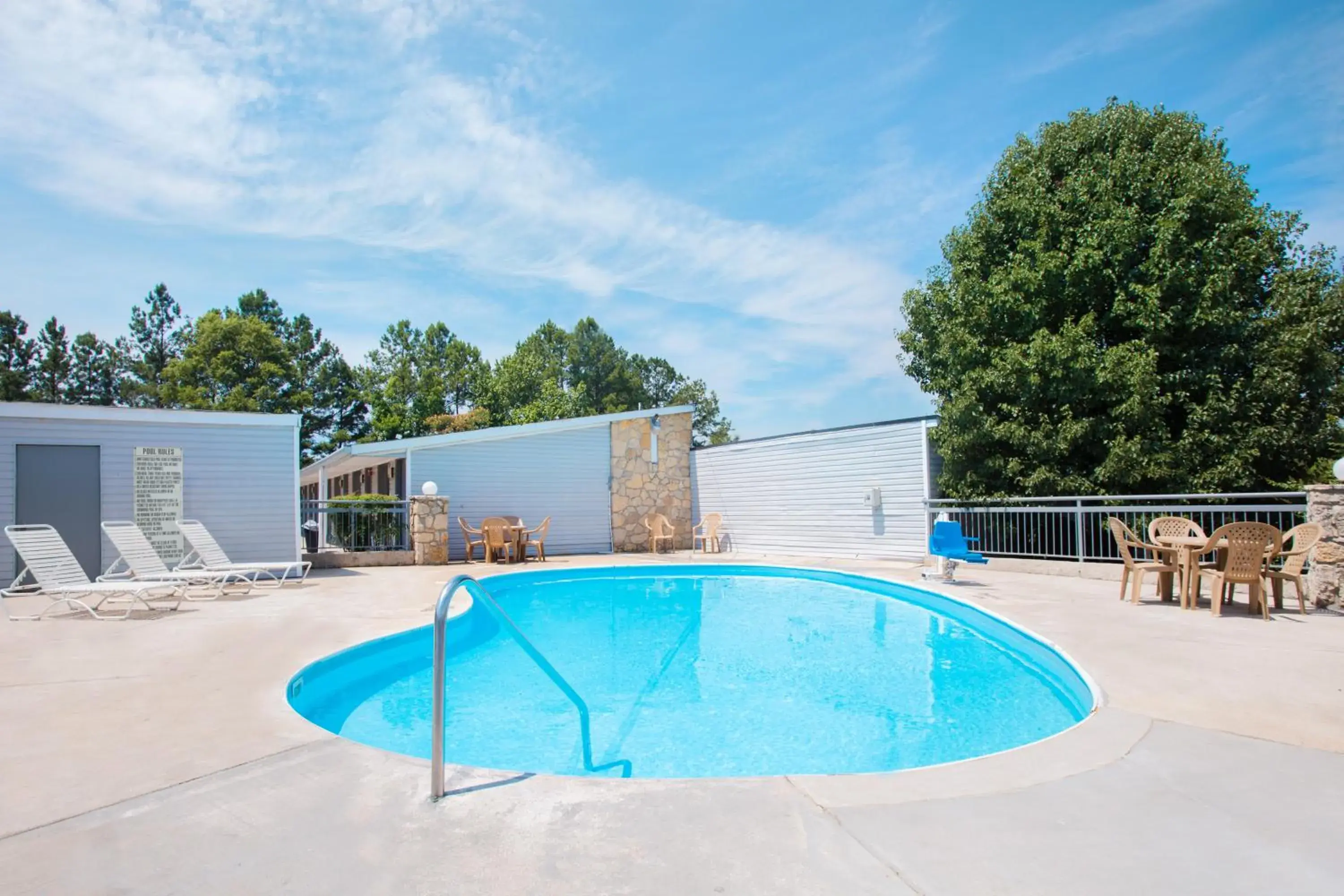 Day, Swimming Pool in Knights Inn - Augusta