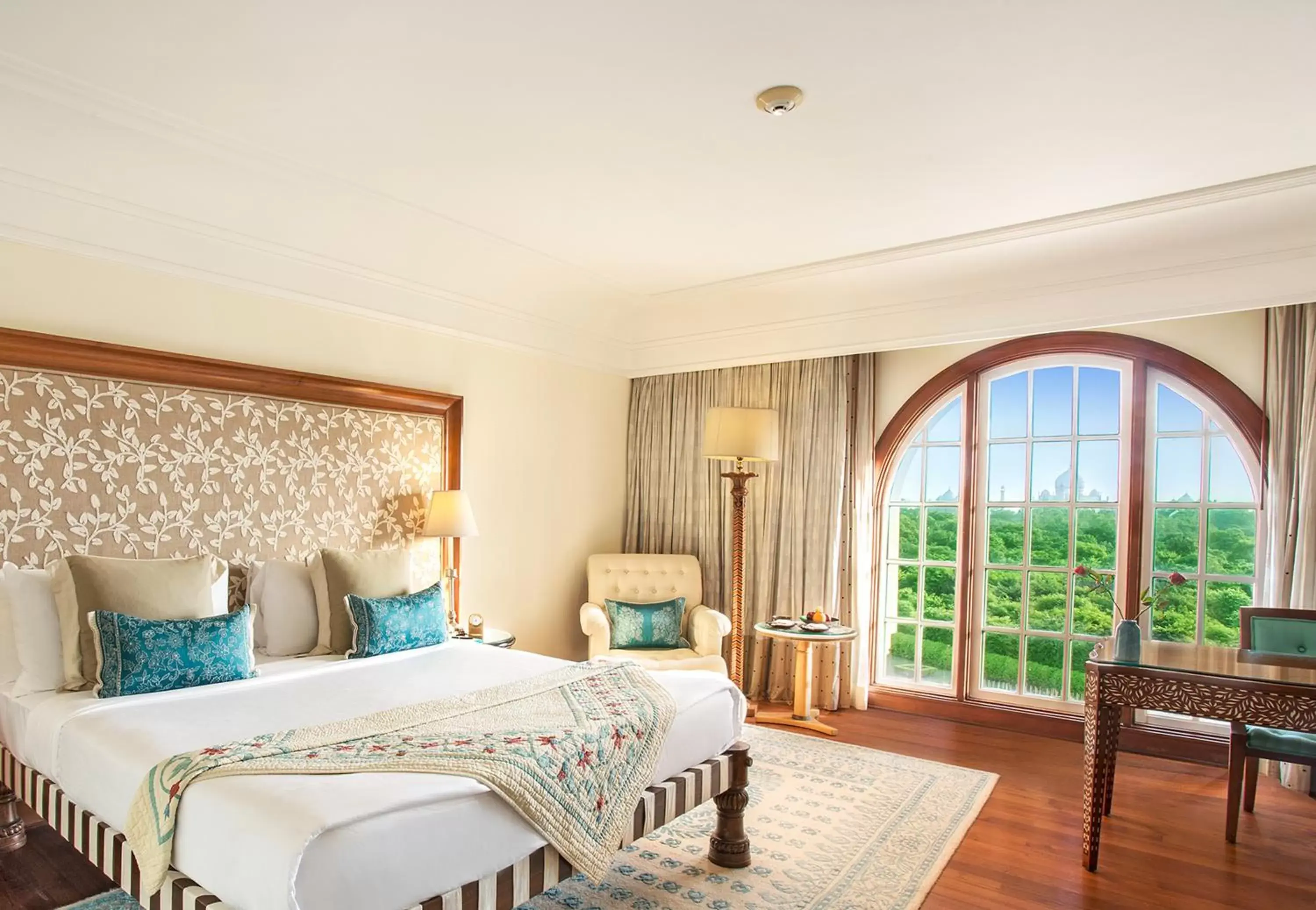 Bedroom in The Oberoi Amarvilas Agra