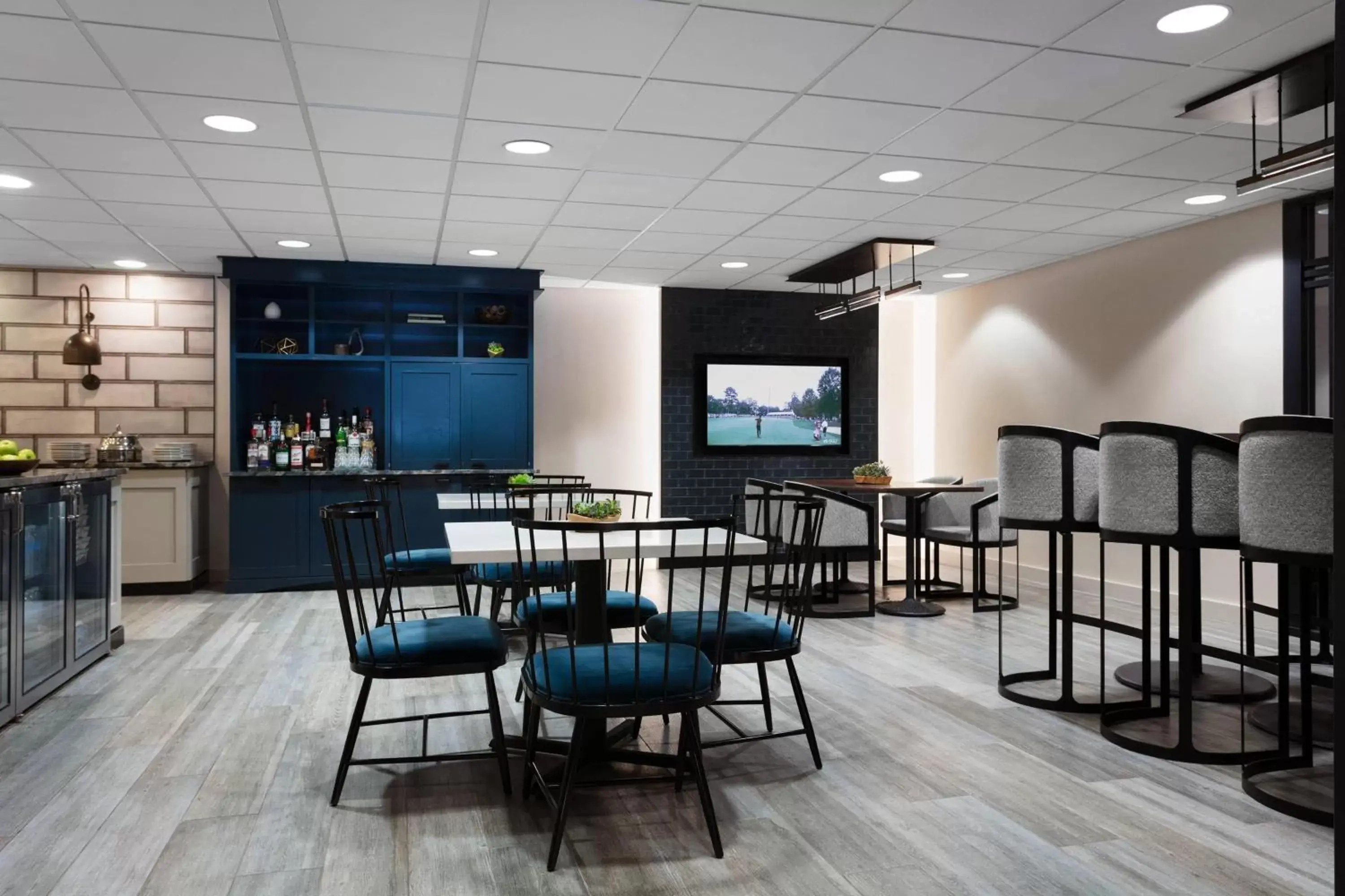 Lounge or bar in Des Moines Marriott Downtown