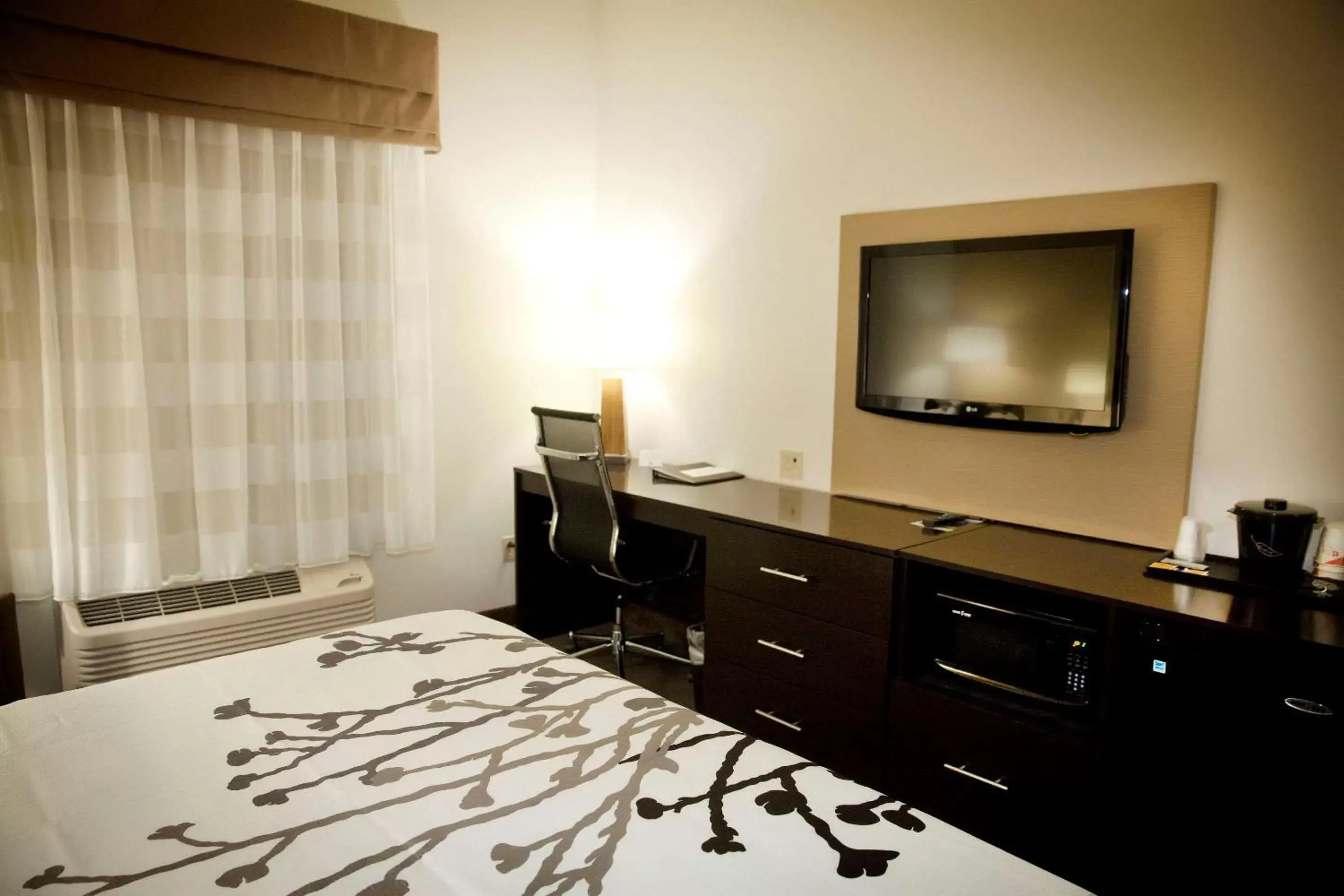 Photo of the whole room, TV/Entertainment Center in Sleep Inn & Suites Moundsville