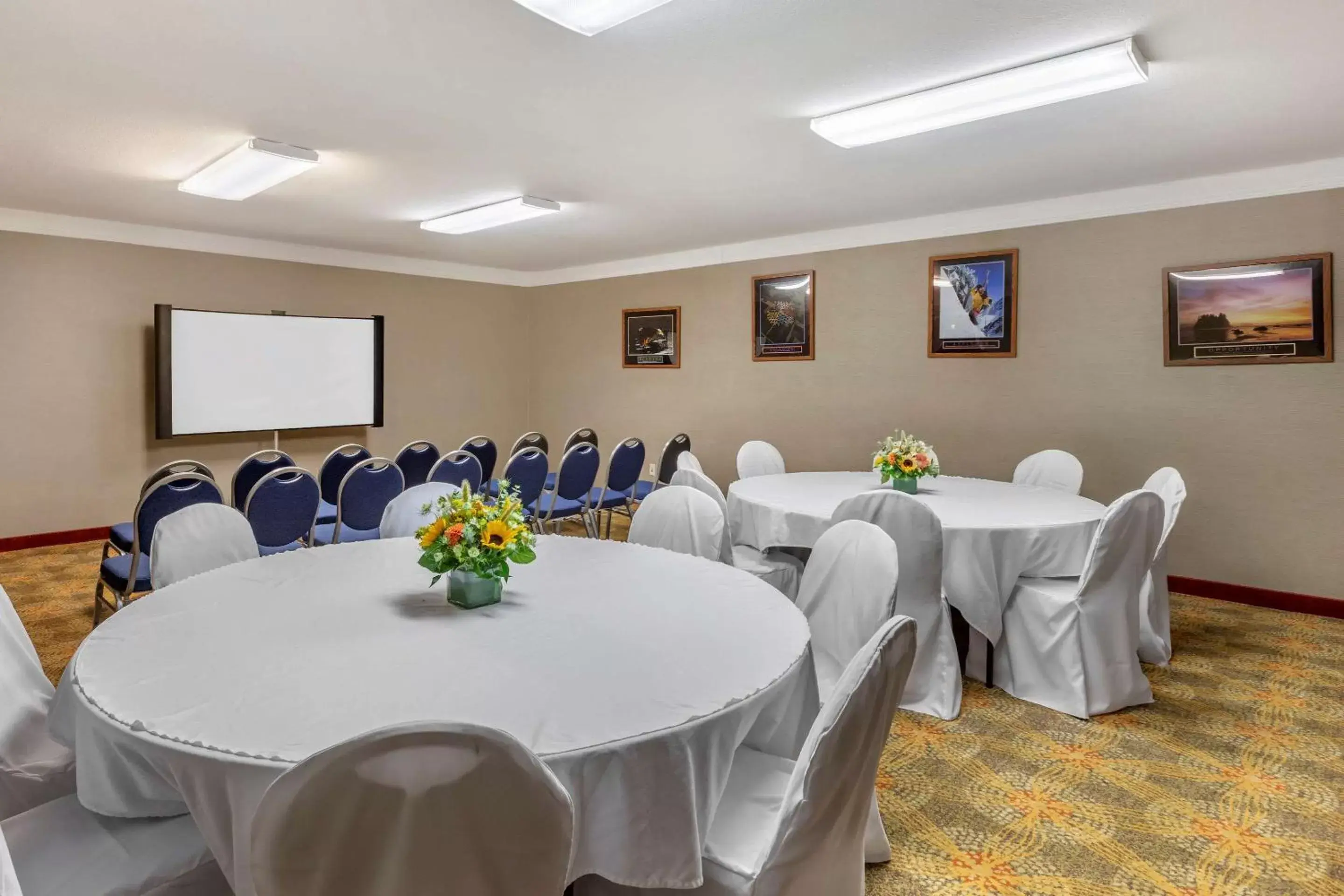 On site, Banquet Facilities in Comfort Suites Visalia Convention Center