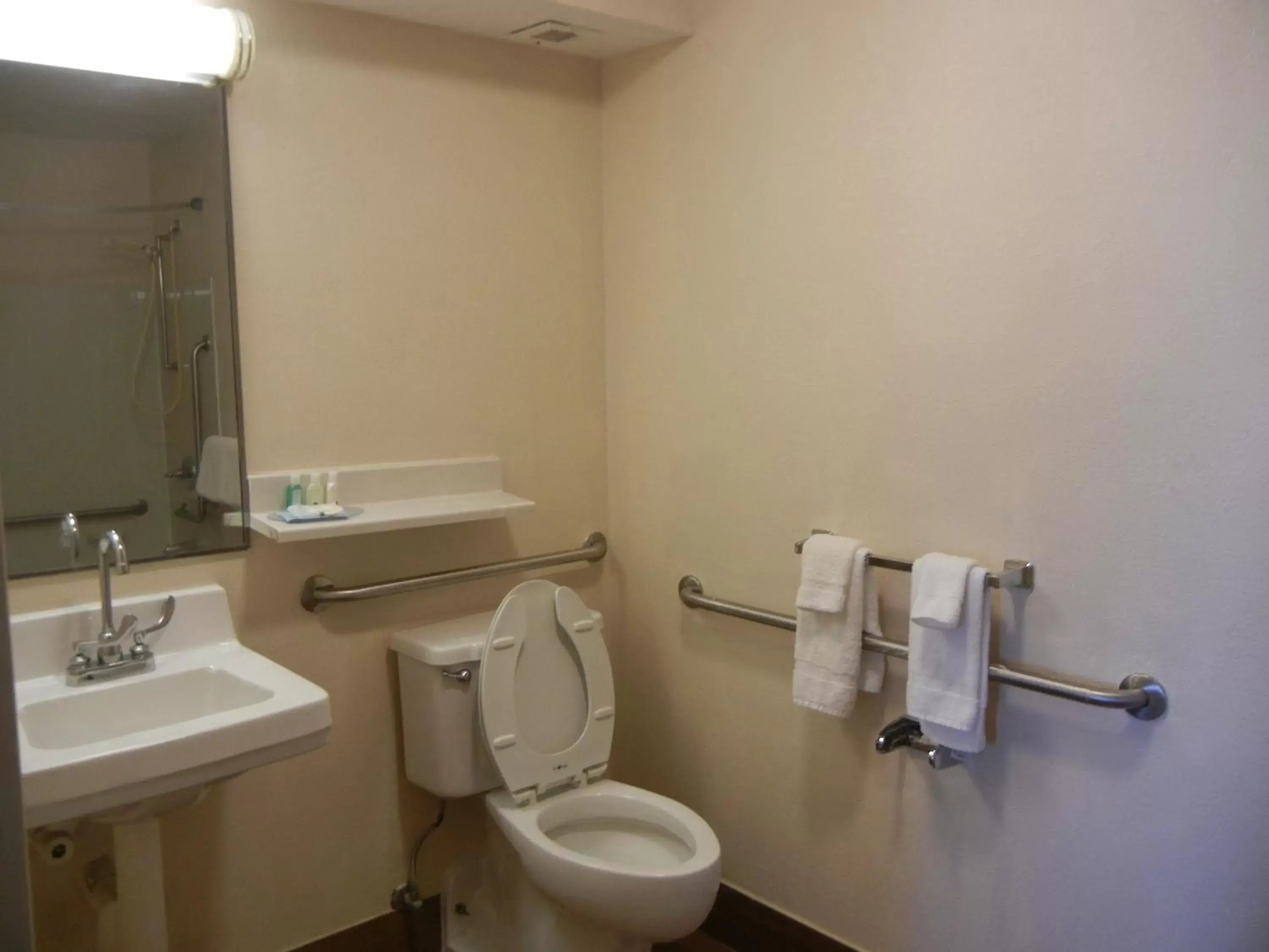 King Room - Disability Access/Non-Smoking in Quality Inn King Room - Disability Access/Non-Smoking in Quality Inn