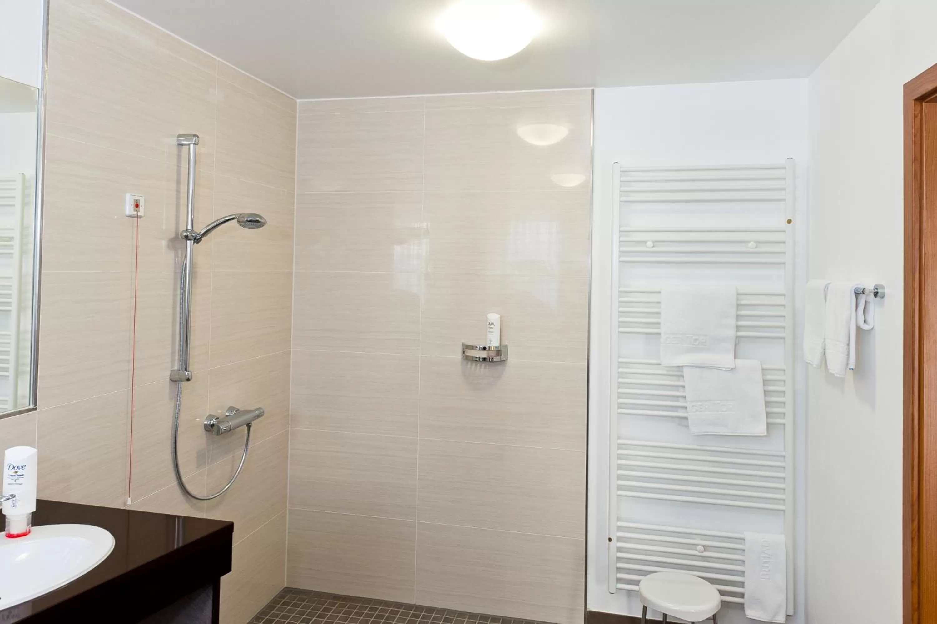 Bathroom in Komforthotel Butjadinger Tor