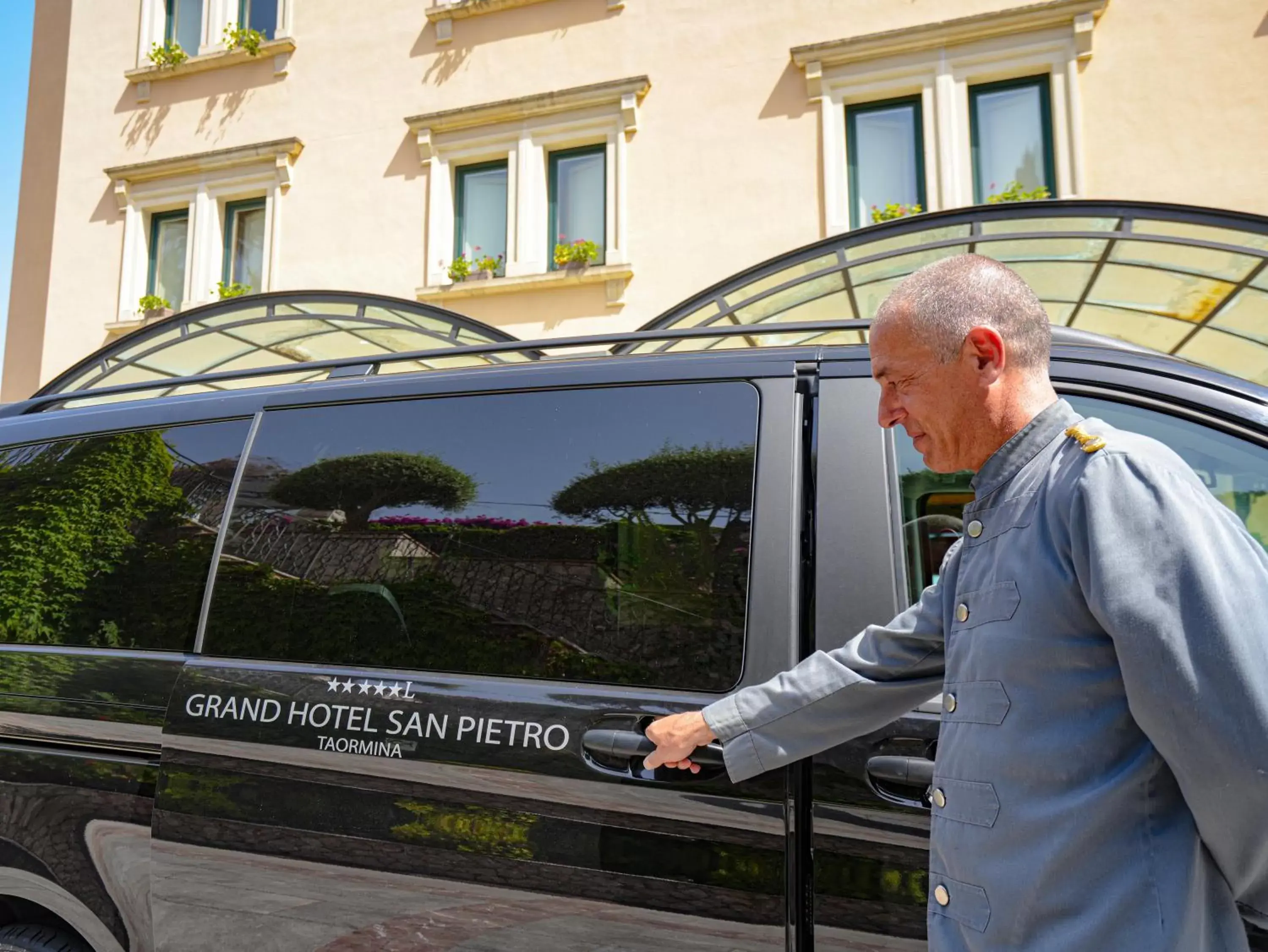 shuttle in Grand Hotel San Pietro Relais & Chateaux