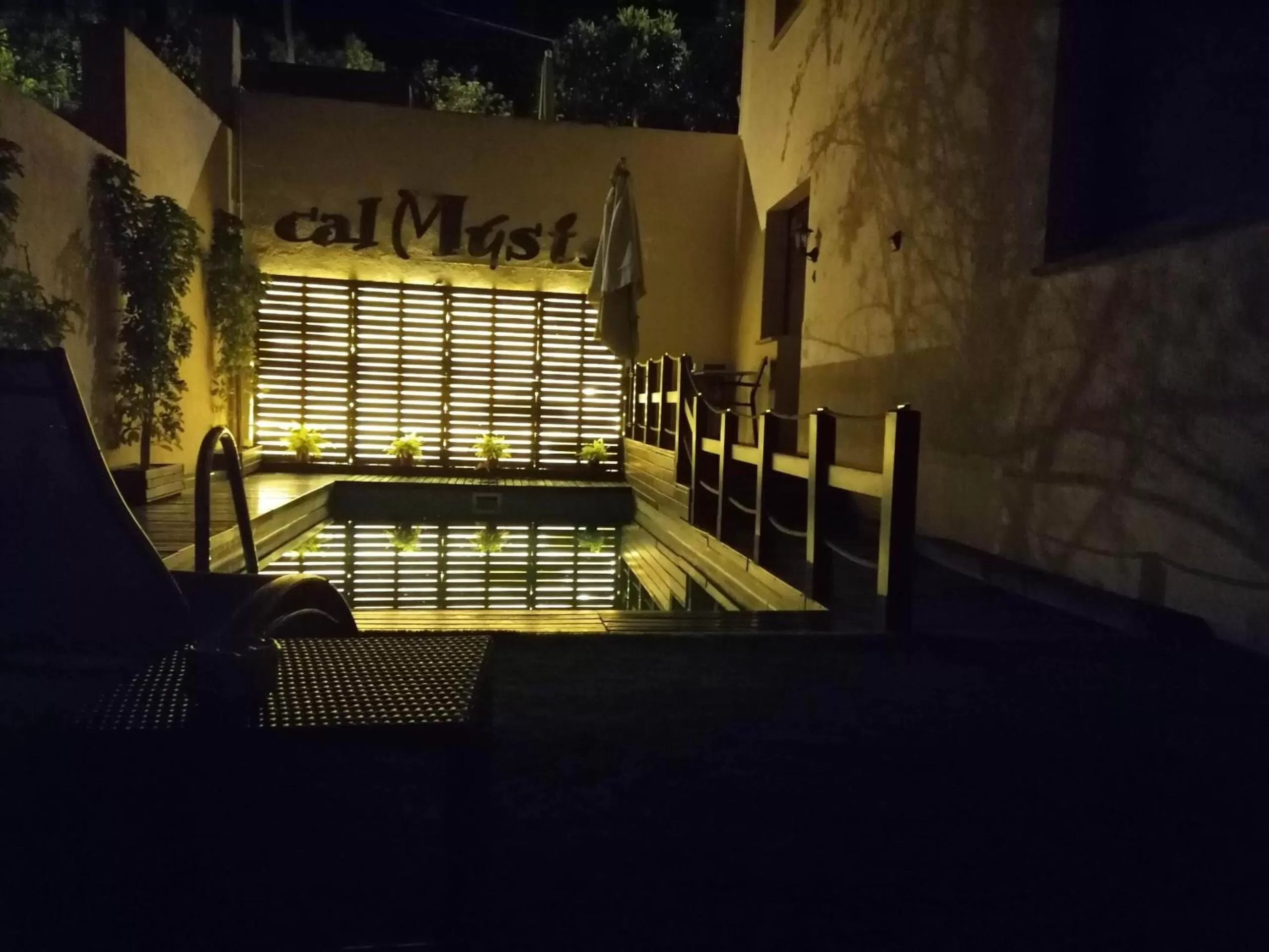 Pool view in Cal Music B&B