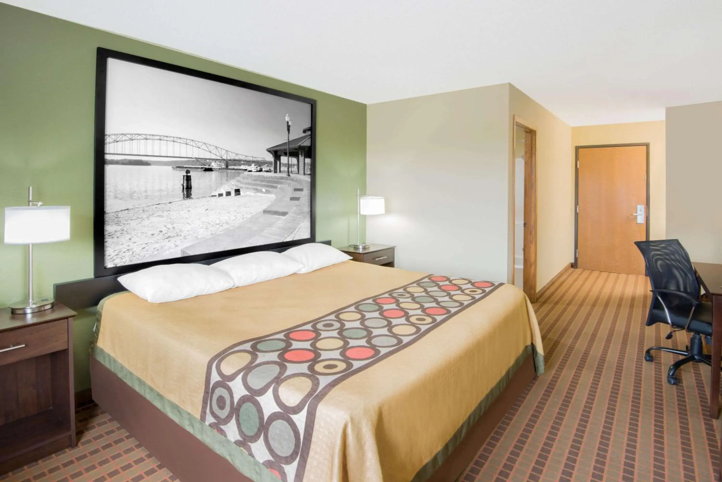 Photo of the whole room, Bed in Super 8 by Wyndham Story City