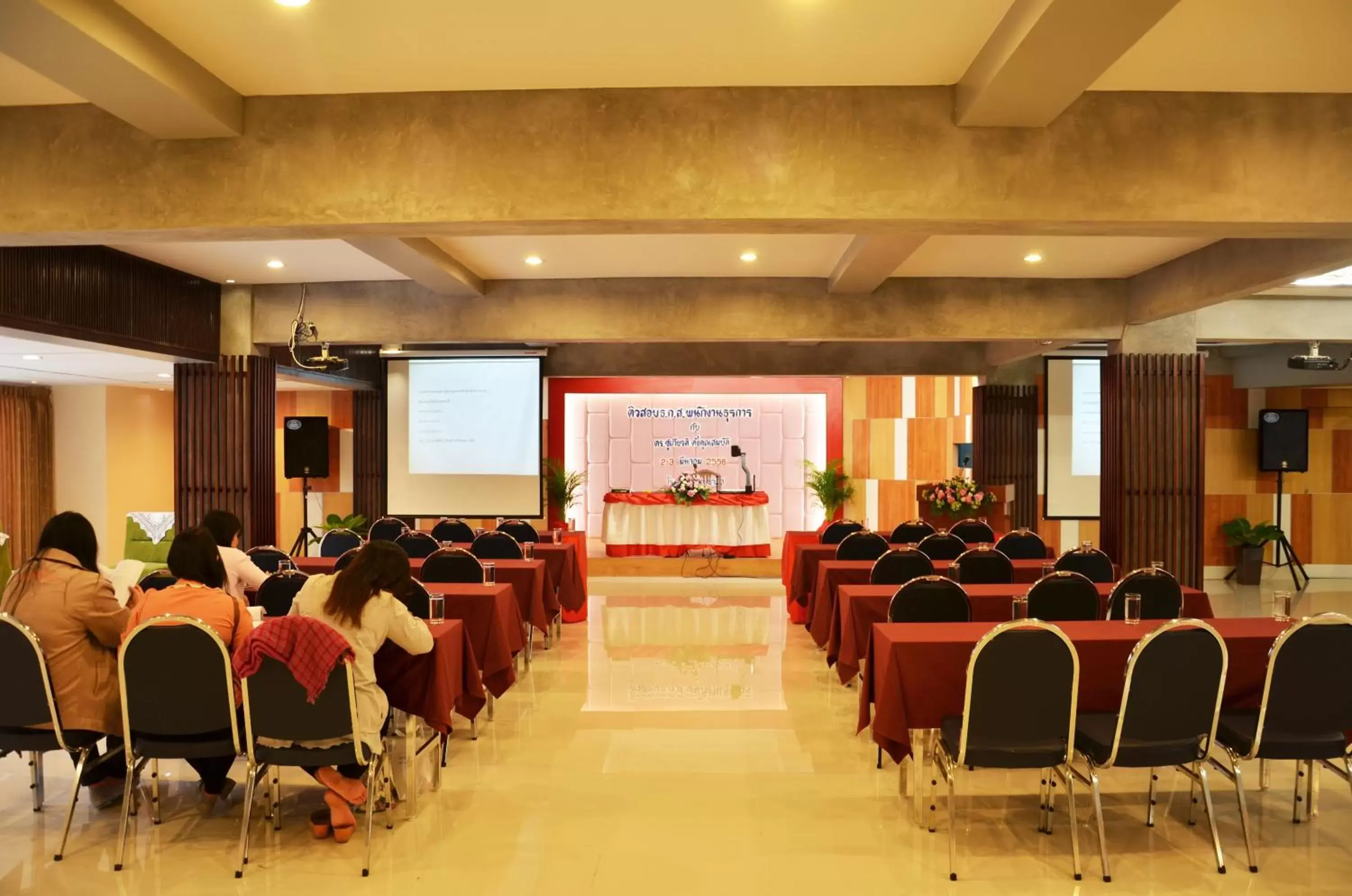 Meeting/conference room in Friendlytel Hotel