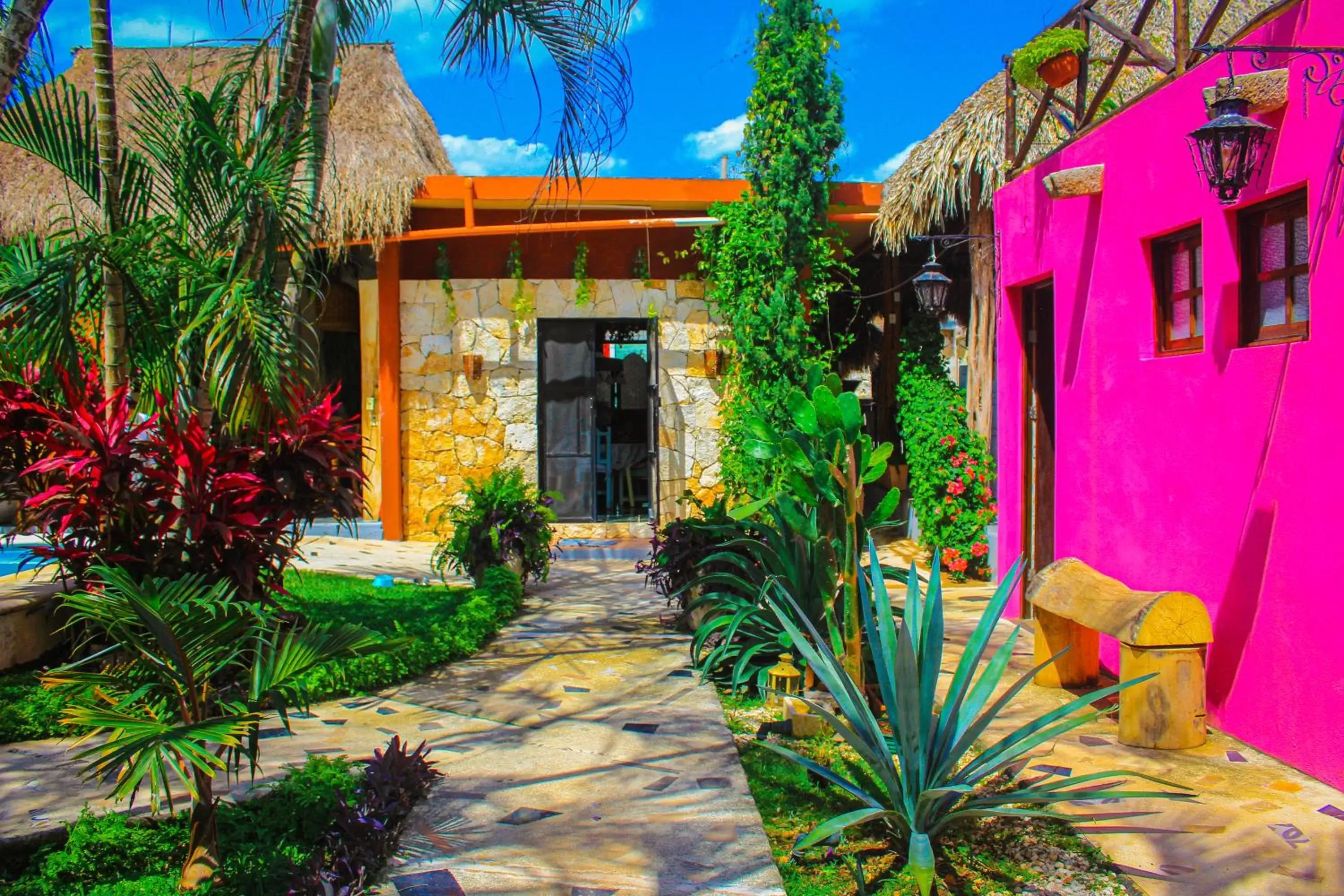 Garden, Property Building in Casa Aluxes Hotel