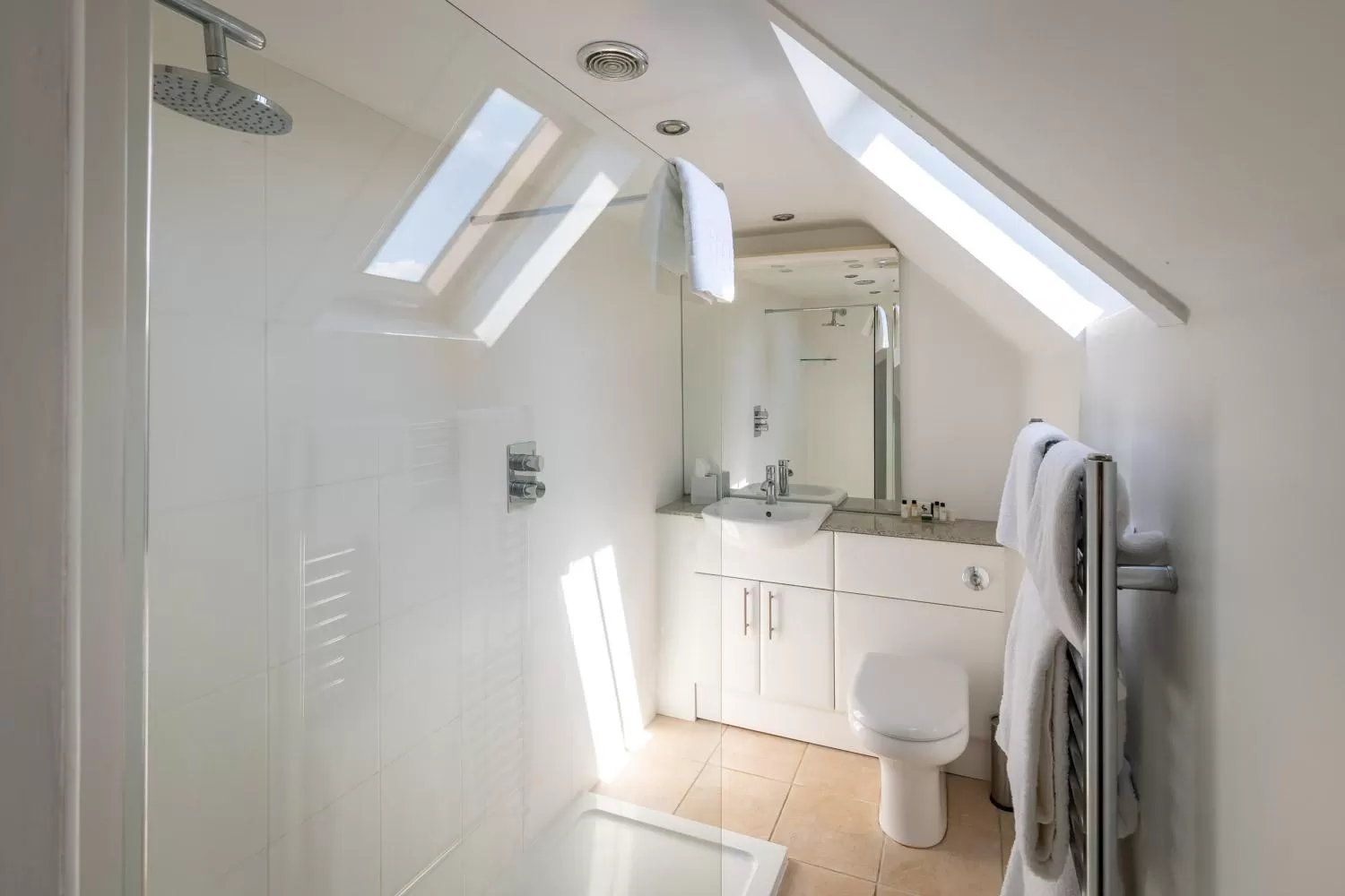 Shower, Bathroom in The Lodge