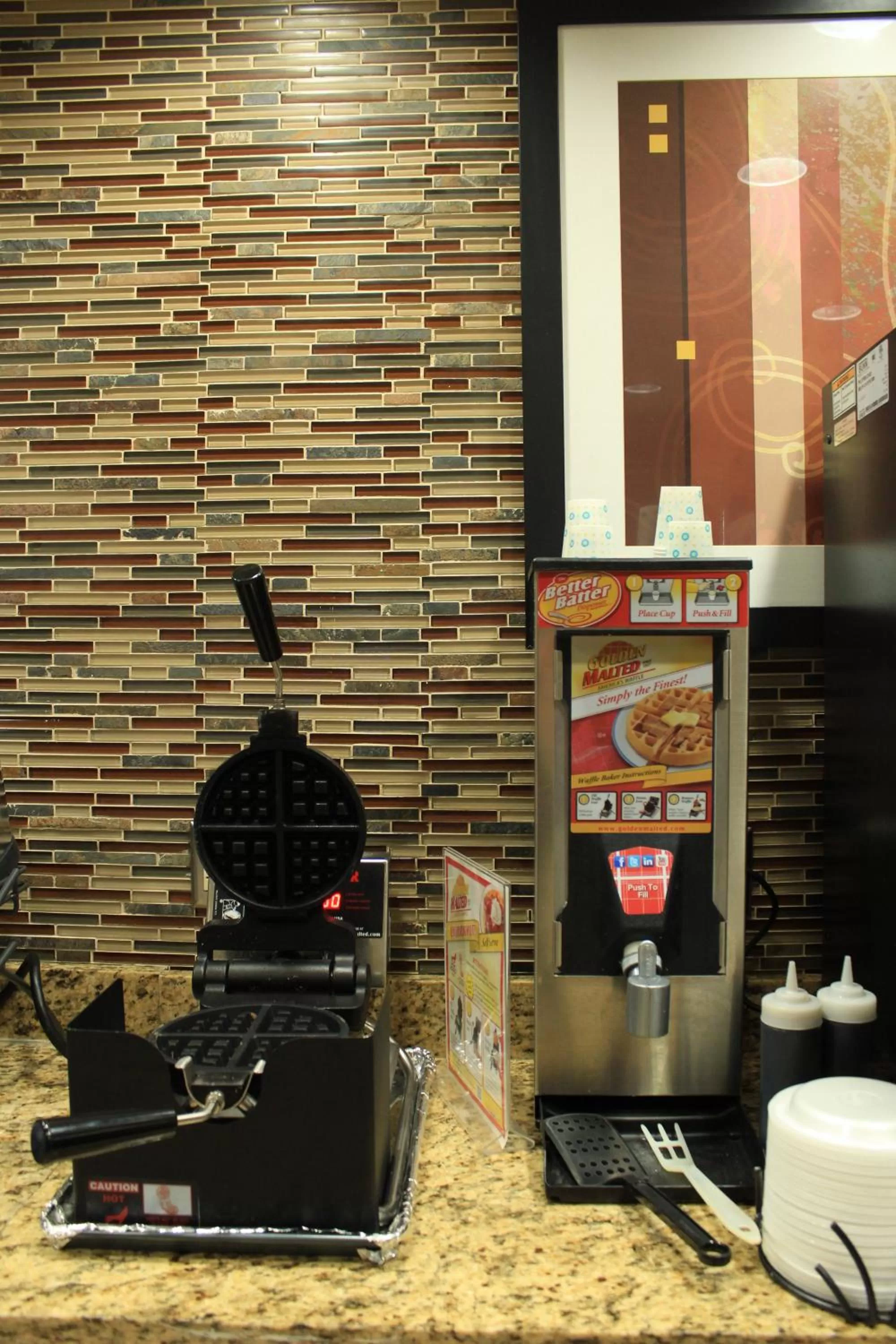 American breakfast in Microtel Inn and Suites North Canton