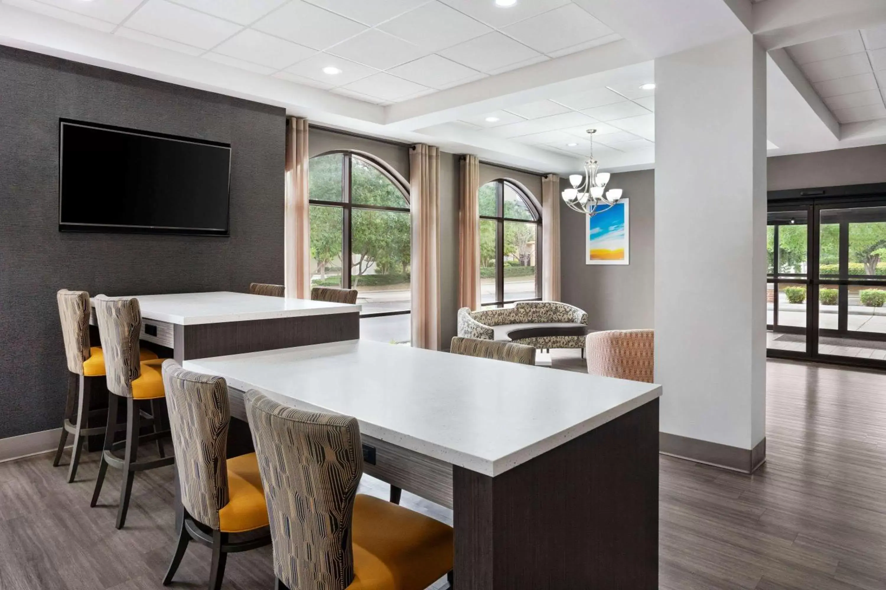 Lobby or reception in Days Inn & Suites by Wyndham Murfreesboro