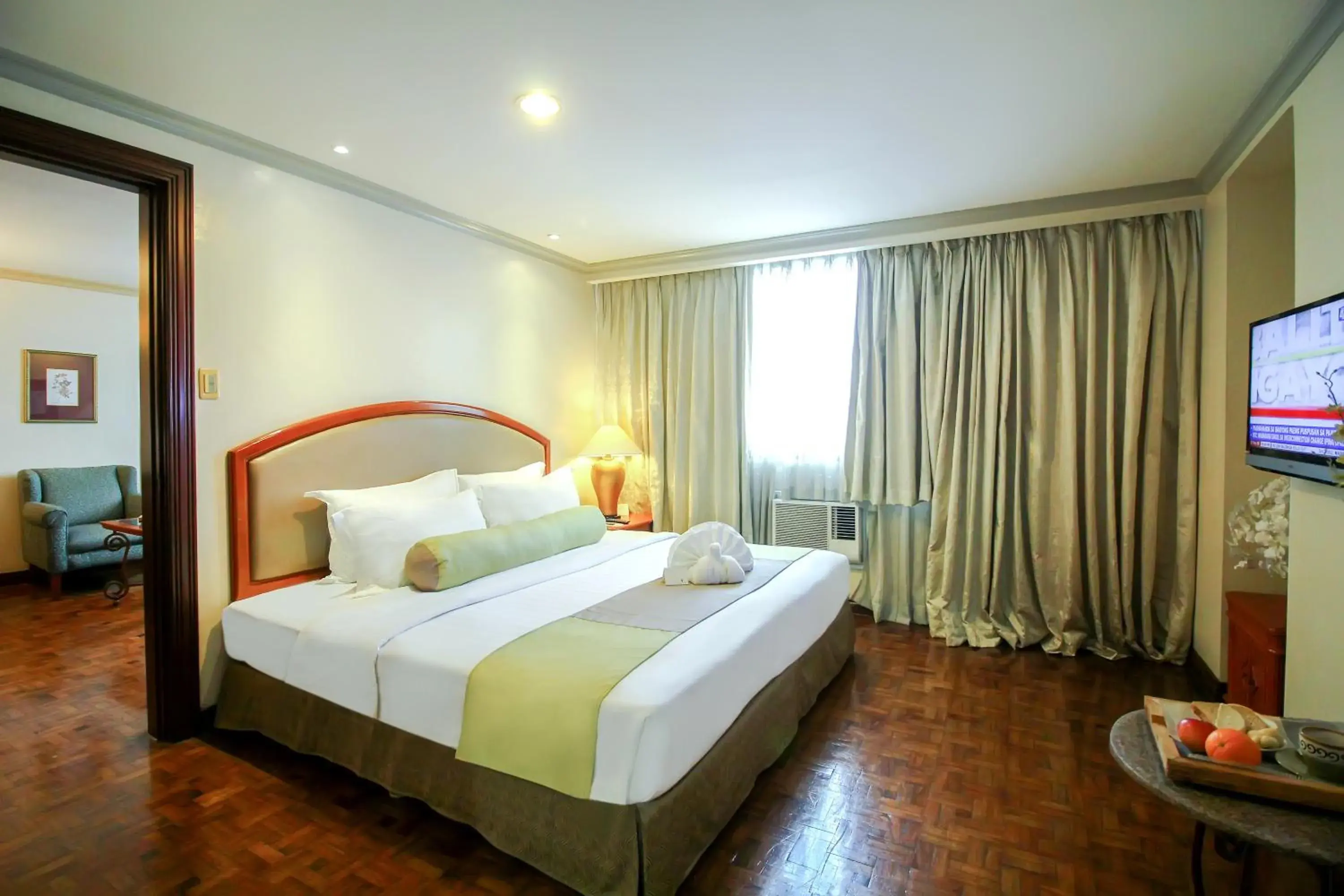 Bed in Makati Palace Hotel