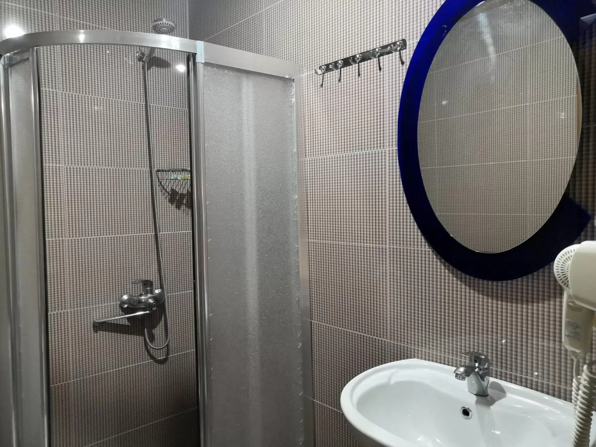 Shower, Bathroom in Hotel My Rose