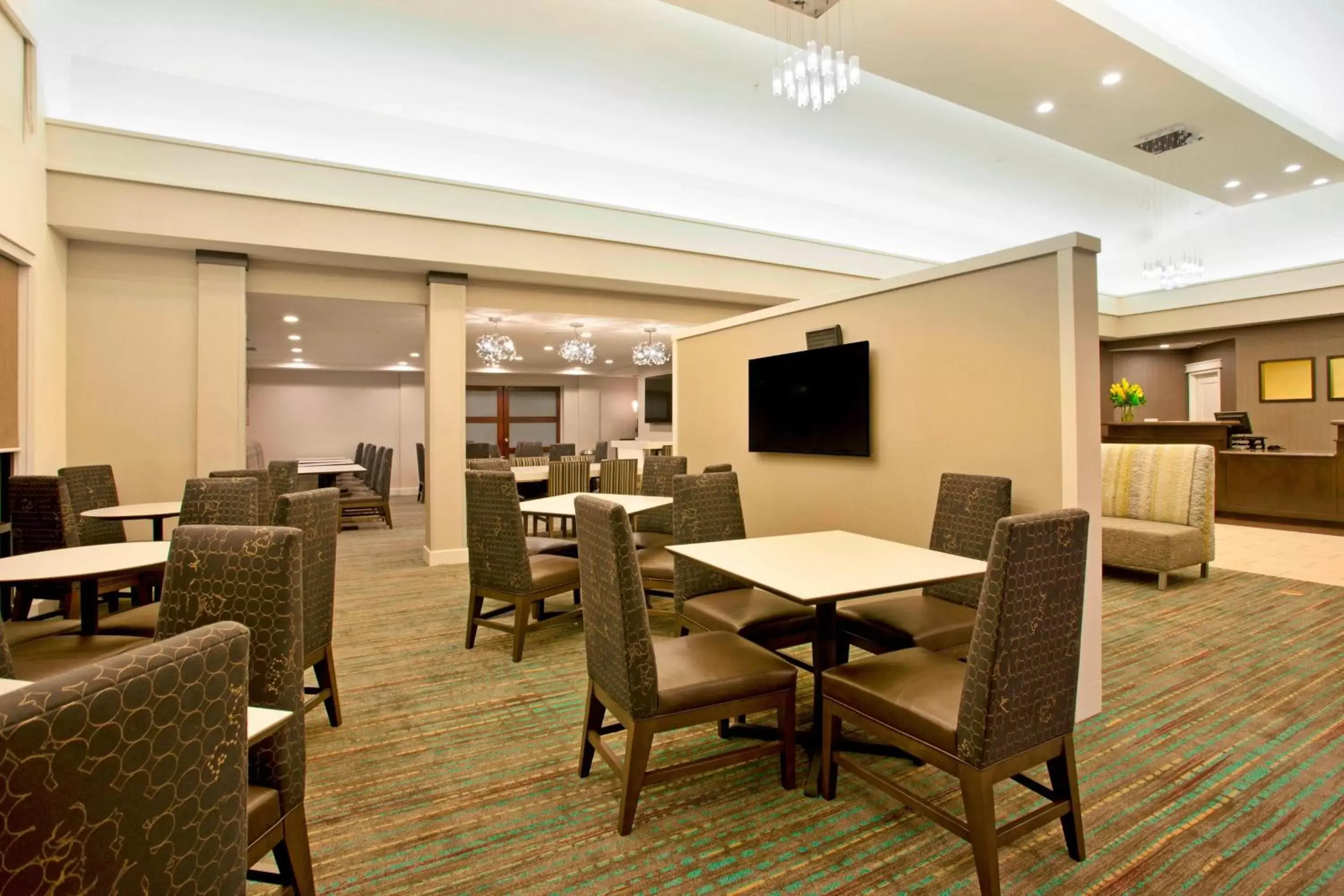 Lobby or reception, Restaurant/Places to Eat in Residence Inn by Marriott Portland Airport at Cascade Station