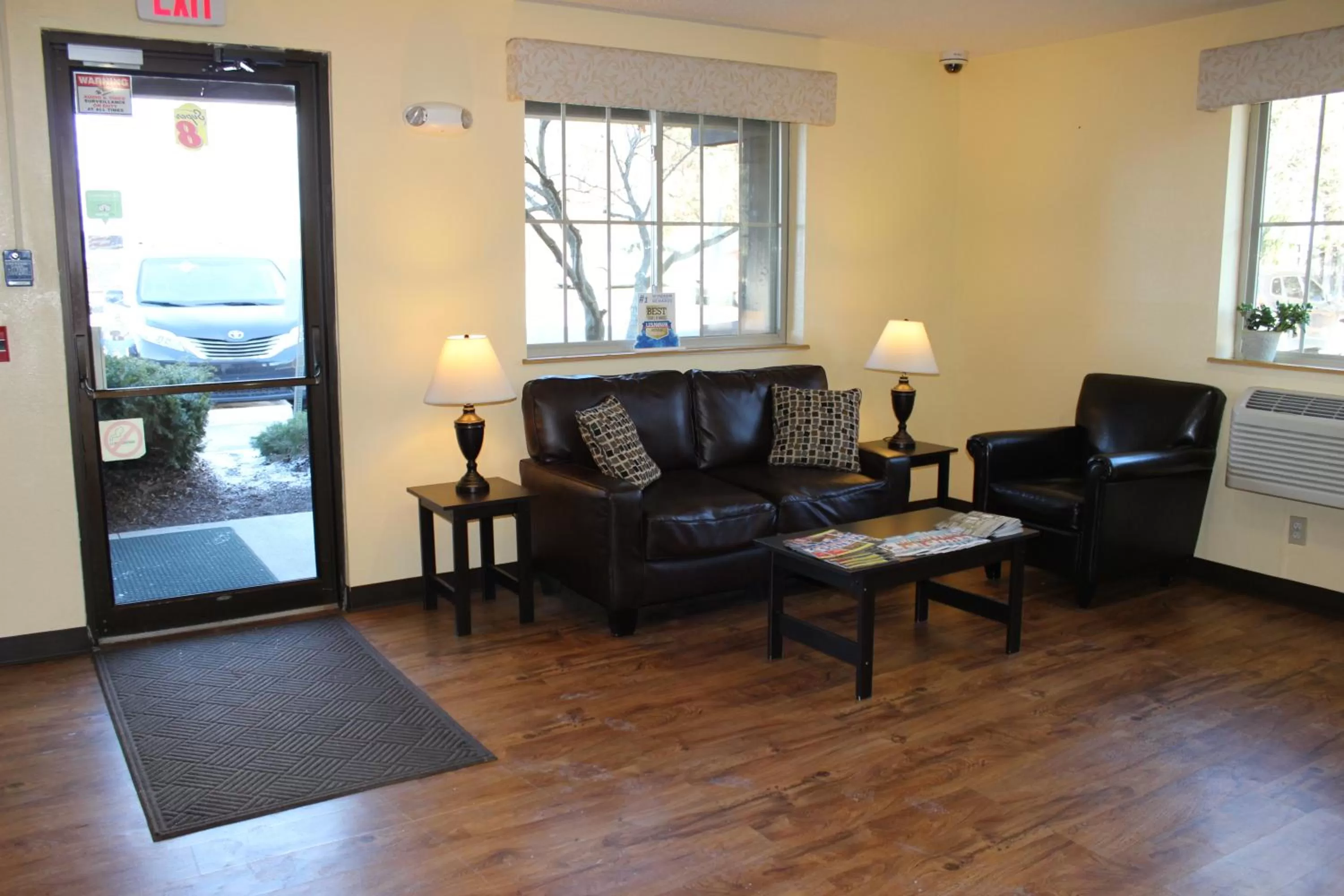 Super 8 by Wyndham East Stroudsburg - Poconos