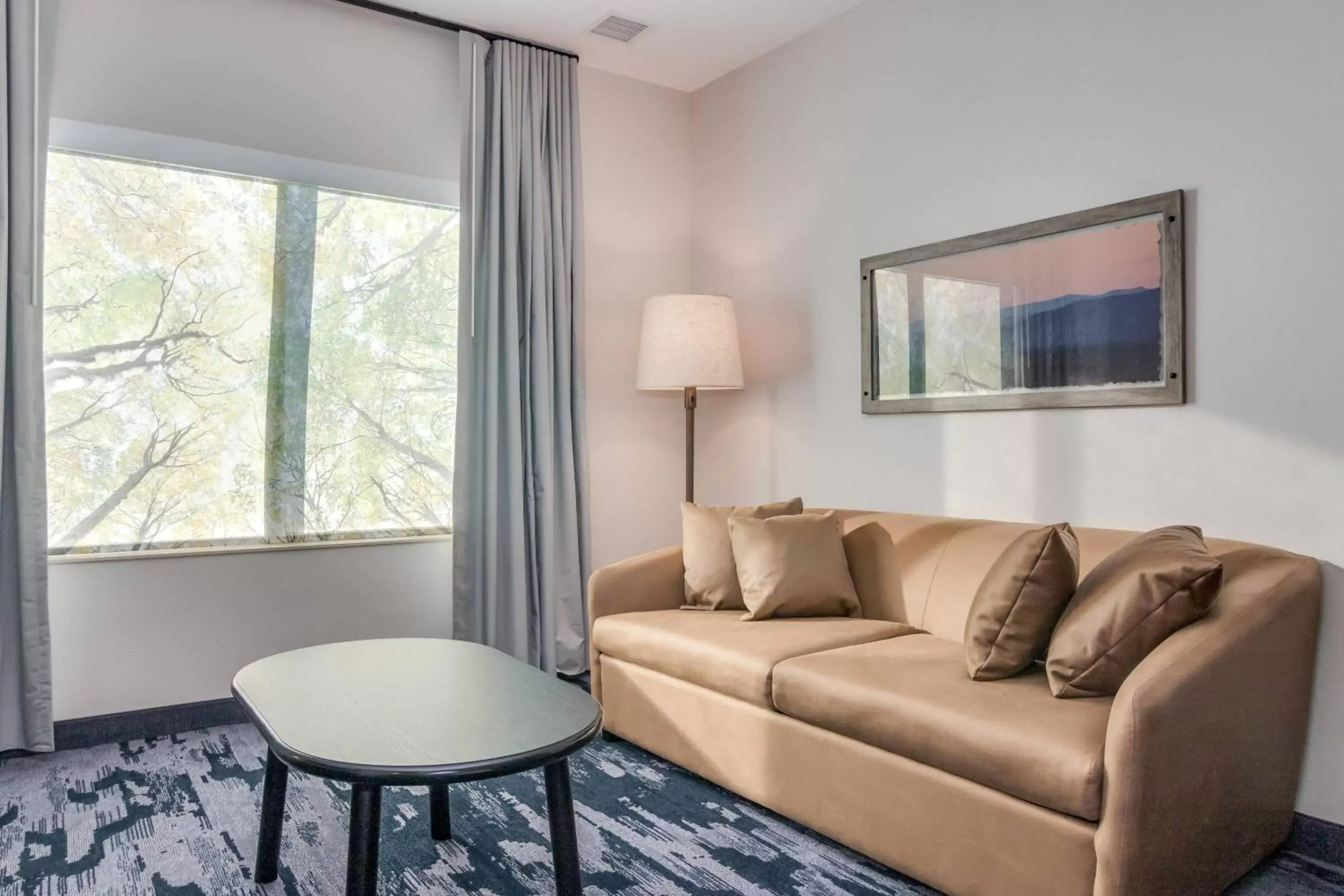 Living room, Seating Area in Fairfield Inn & Suites by Marriott San Jose North/Silicon Valley