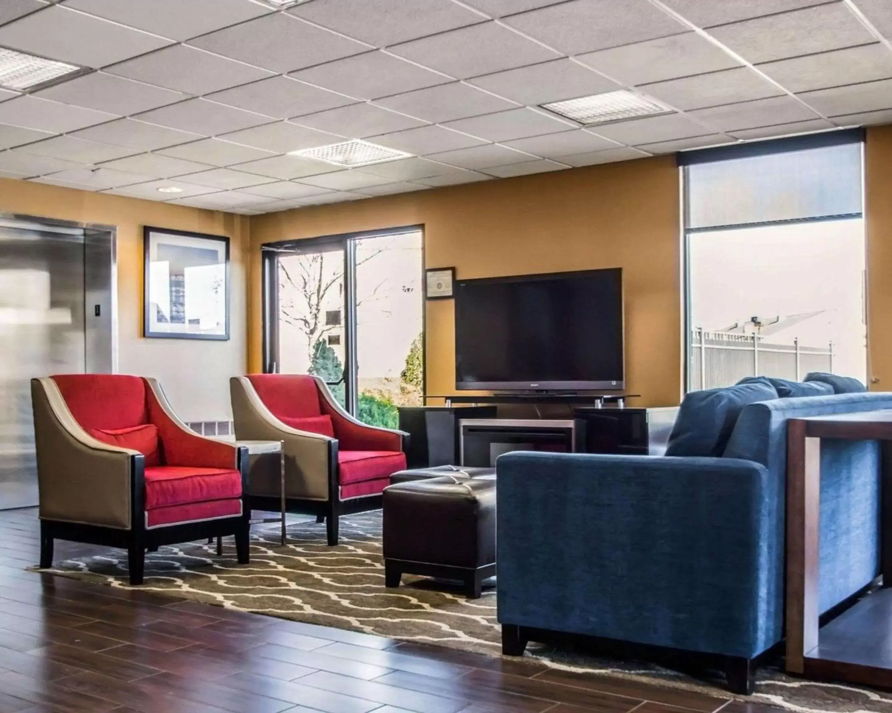 Lobby or reception, Seating Area in Quality Inn & Suites NJ State Capital Area