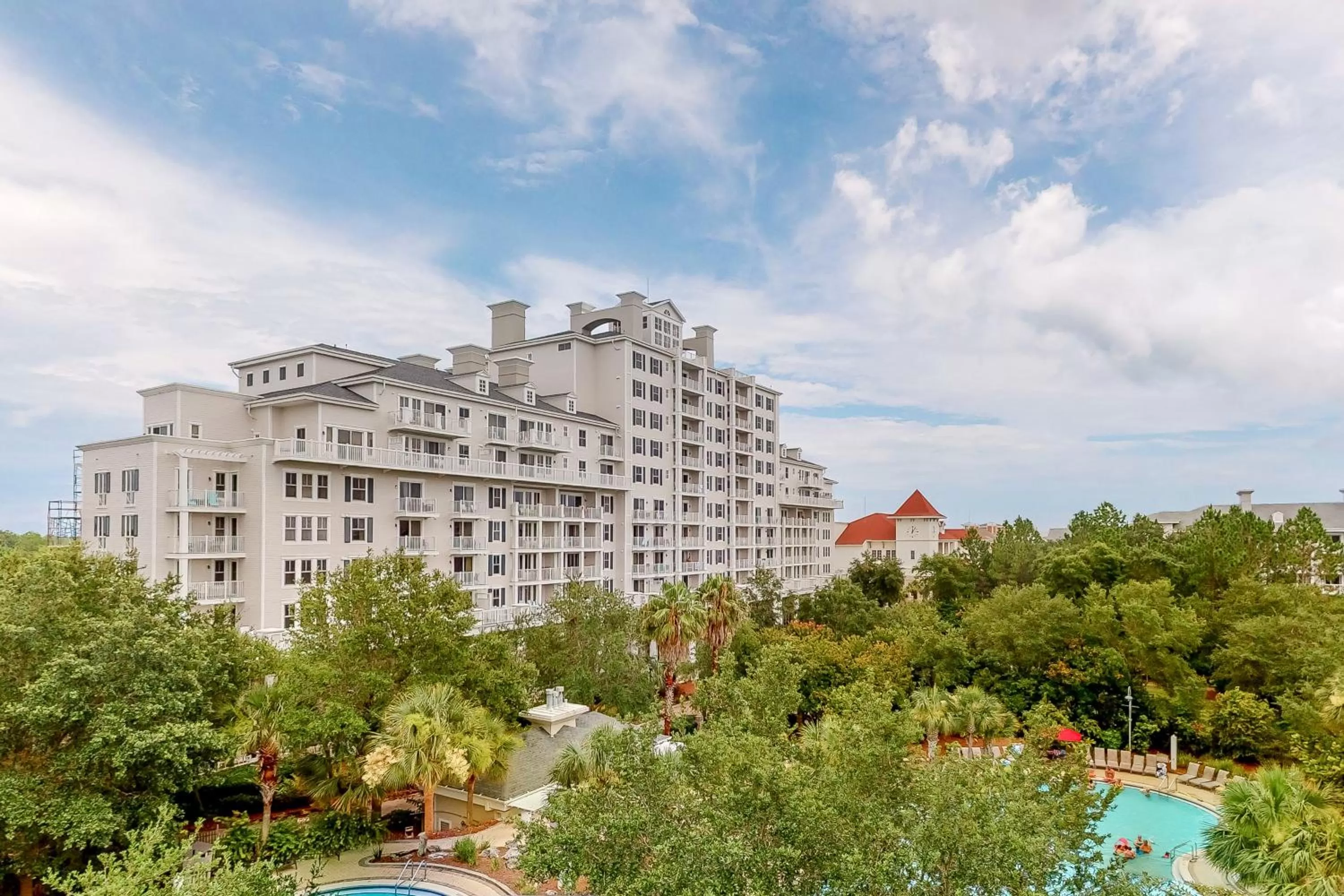One-Bedroom Apartment in Bahia Condos
