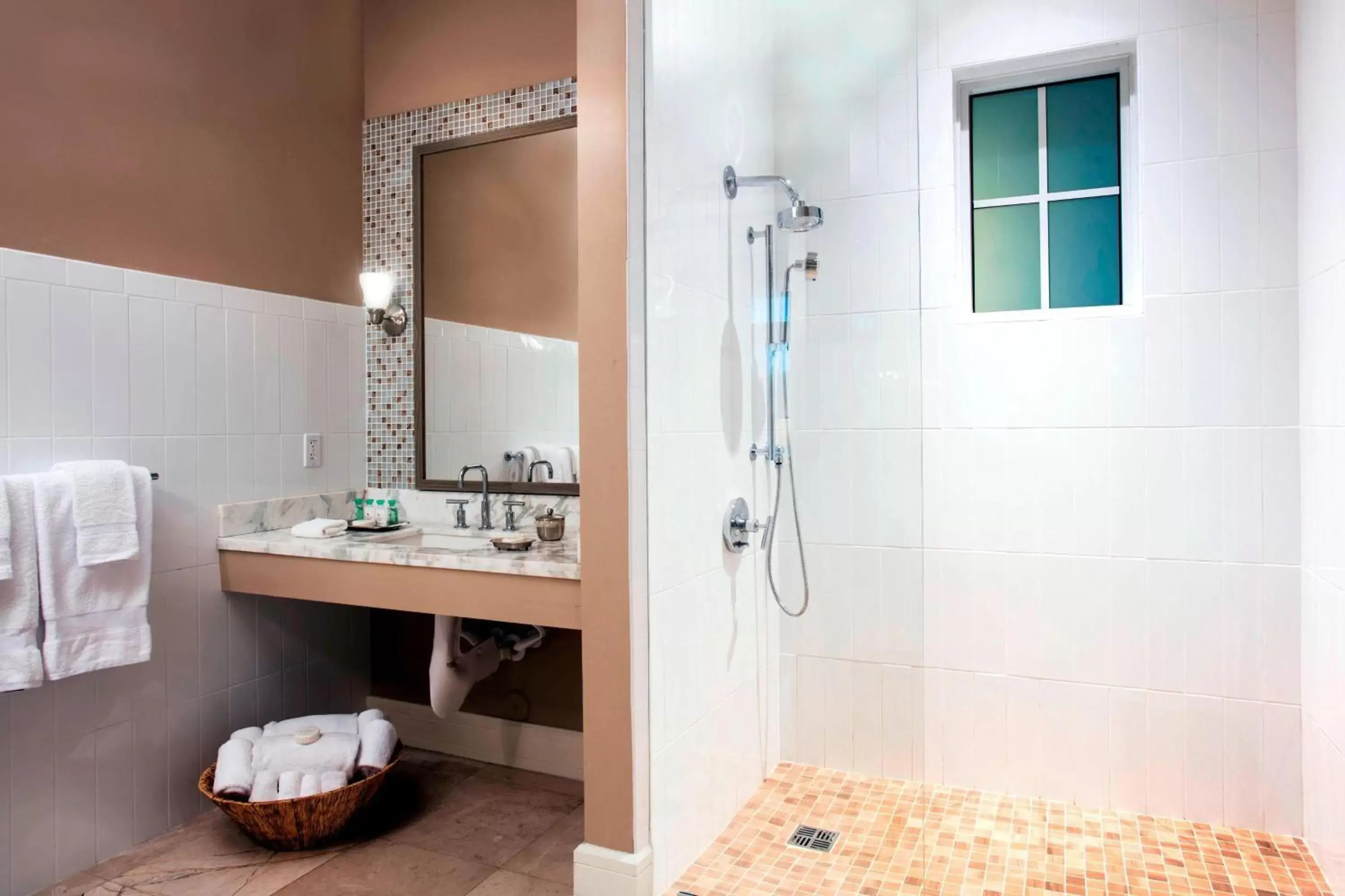 Bathroom in Playa Largo Resort & Spa, Autograph Collection