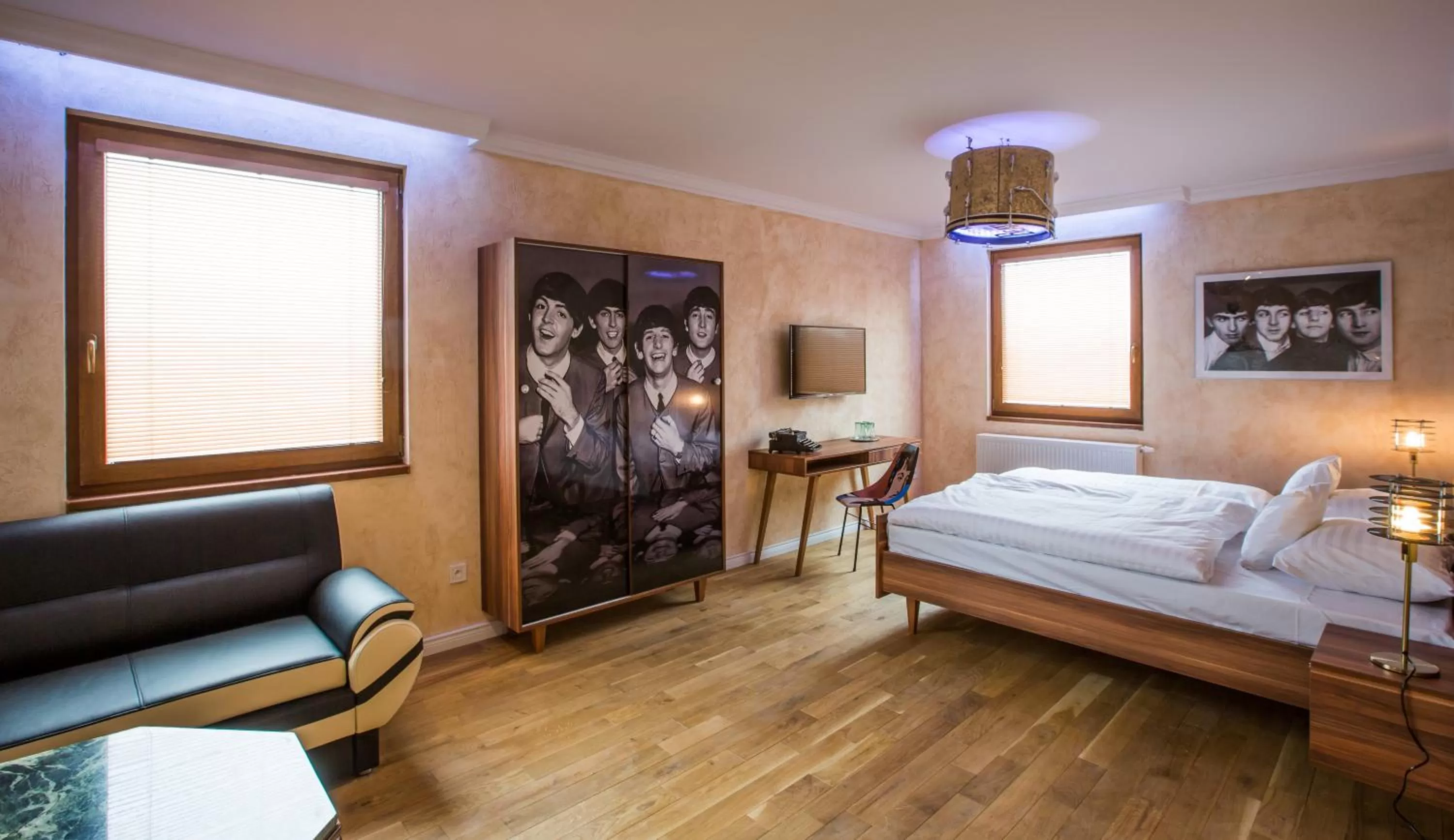 Bed in Retro hotel Garage