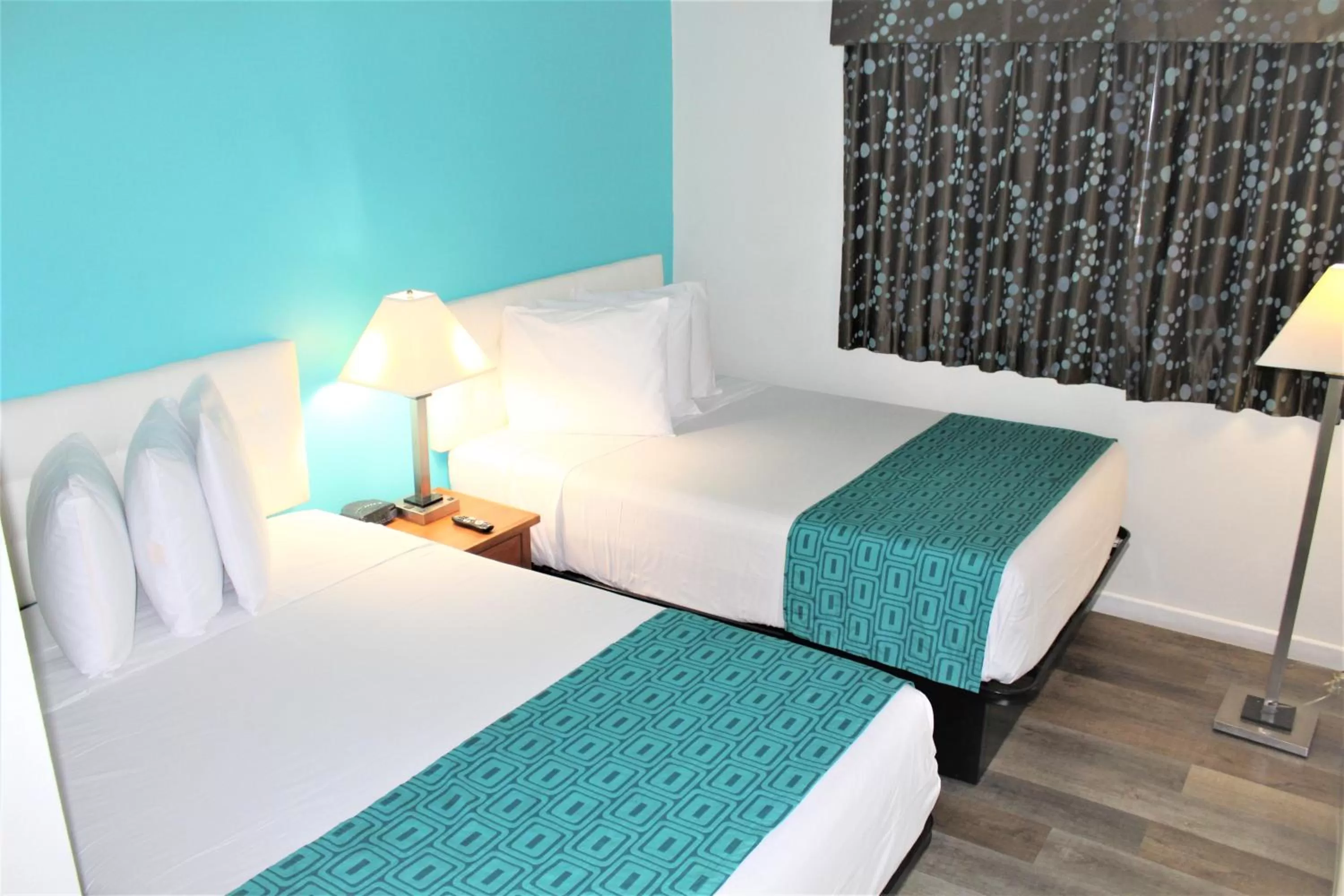 Bedroom, Bed in Howard Johnson Suites by Wyndham San Diego Chula Vista BayFront