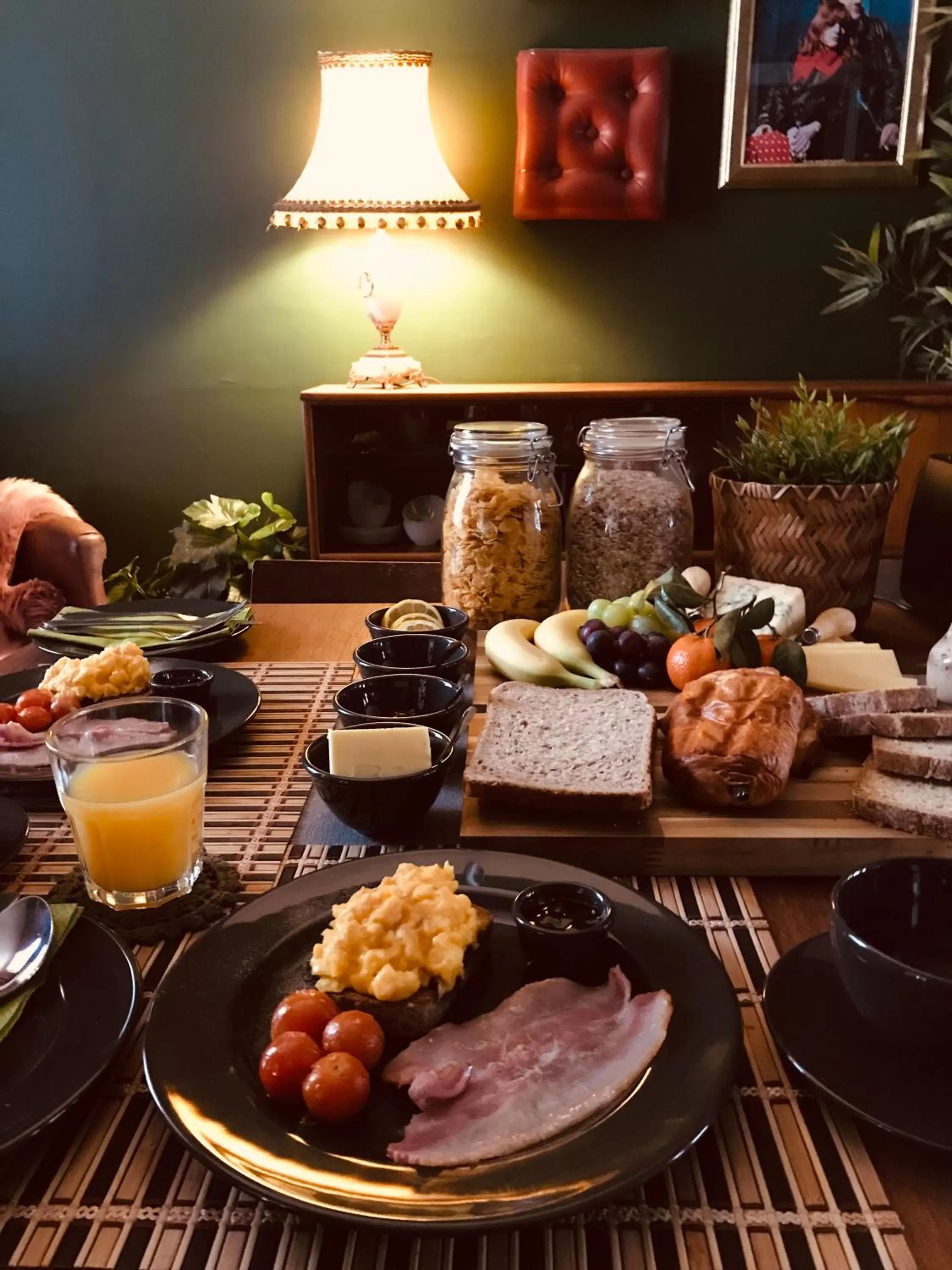 Breakfast in Beautiful B&B On The Park