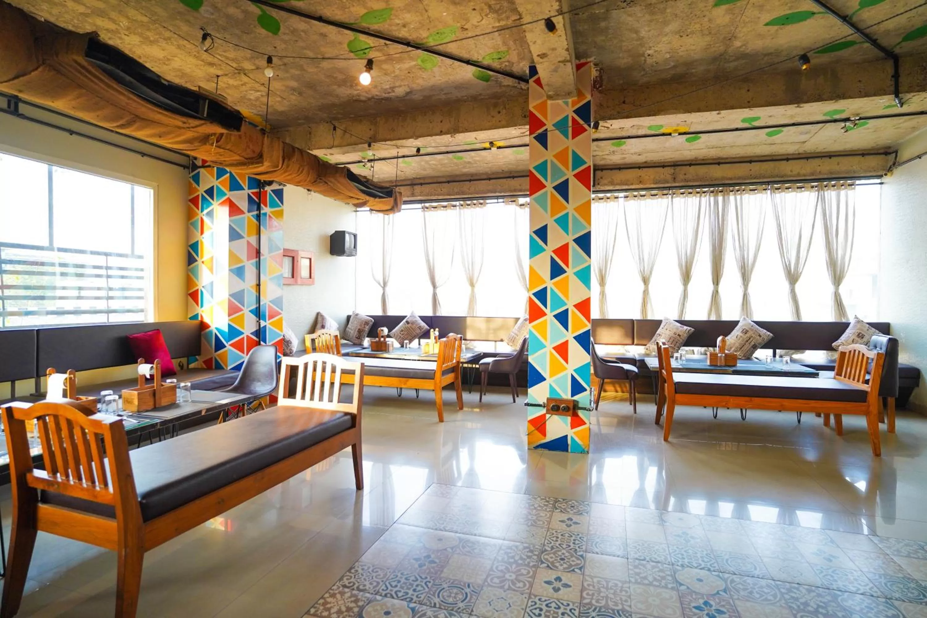 Restaurant/places to eat in Hotel Floret Inn