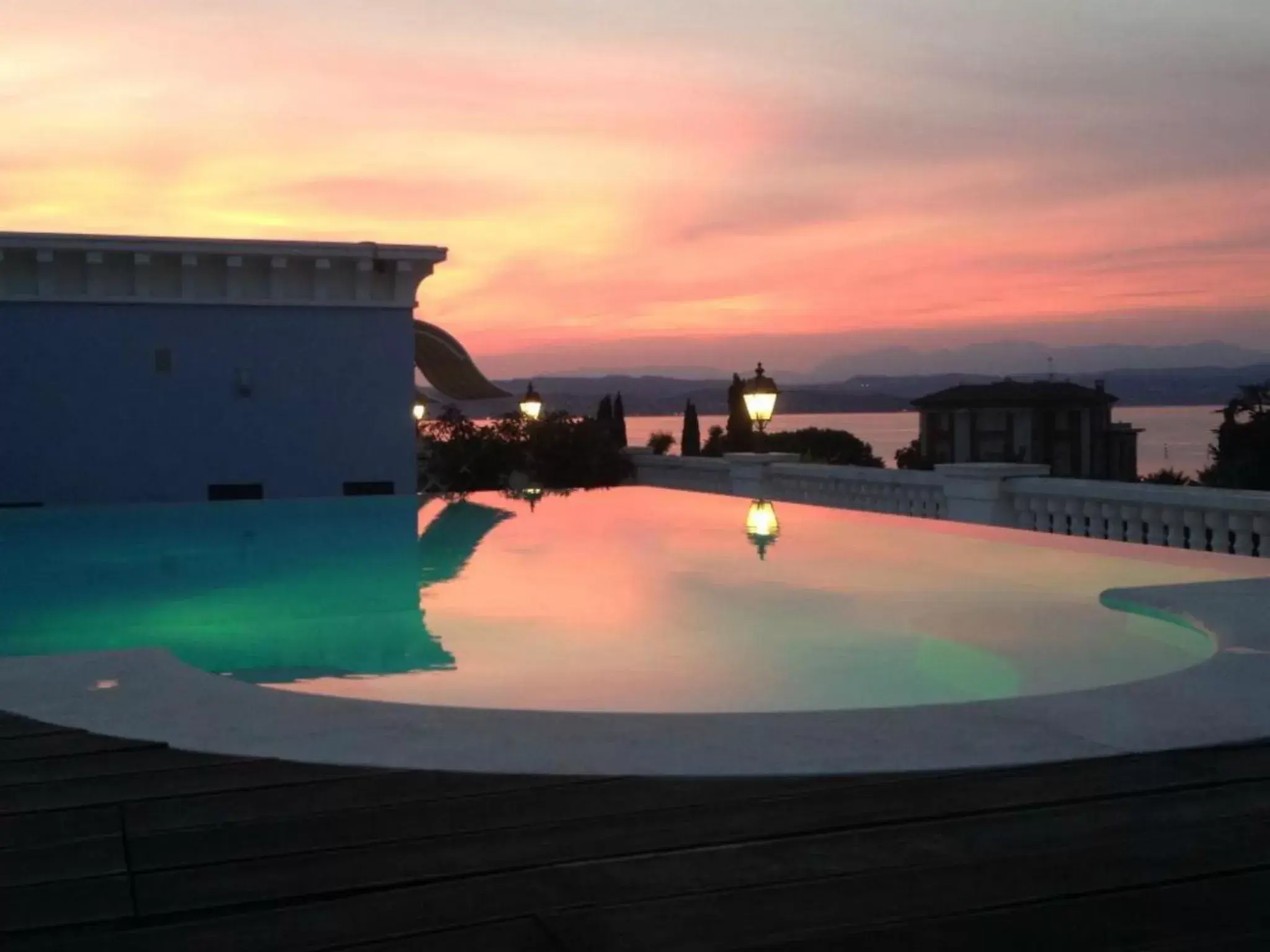 Hot Tub, Swimming Pool in Palace Hotel