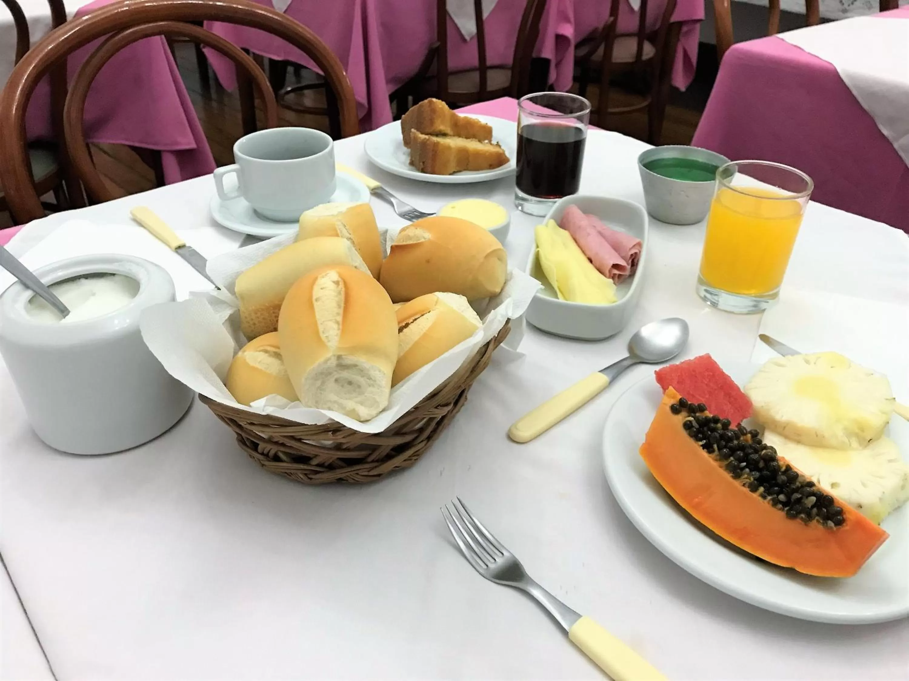 Breakfast in Hotel São Jorge São Paulo - Próximo a 25 de março, região do Brás, fácil acesso ao Expo Center Norte e Mercado Municipal SP