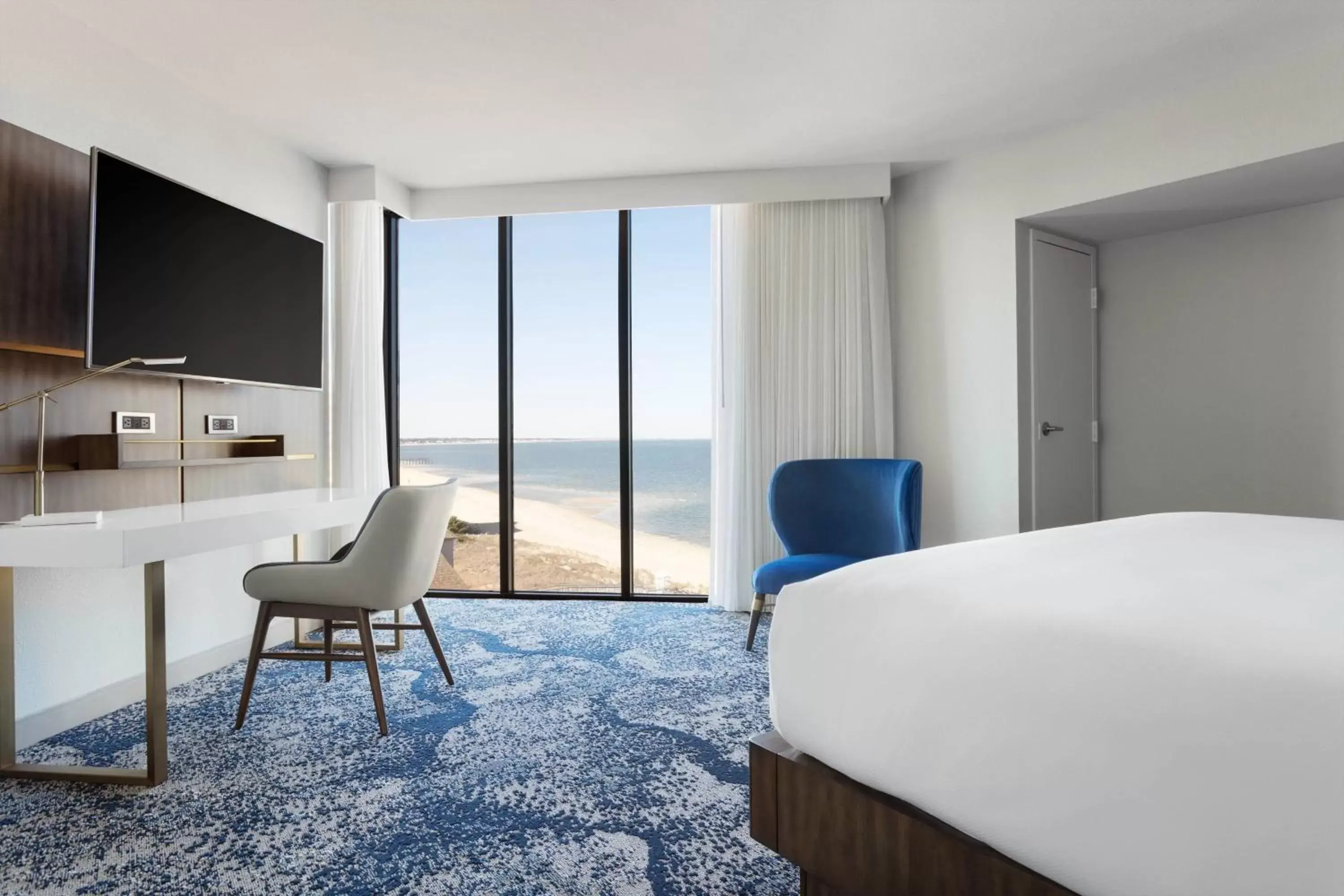 Bedroom in Delta Hotels by Marriott Virginia Beach Waterfront