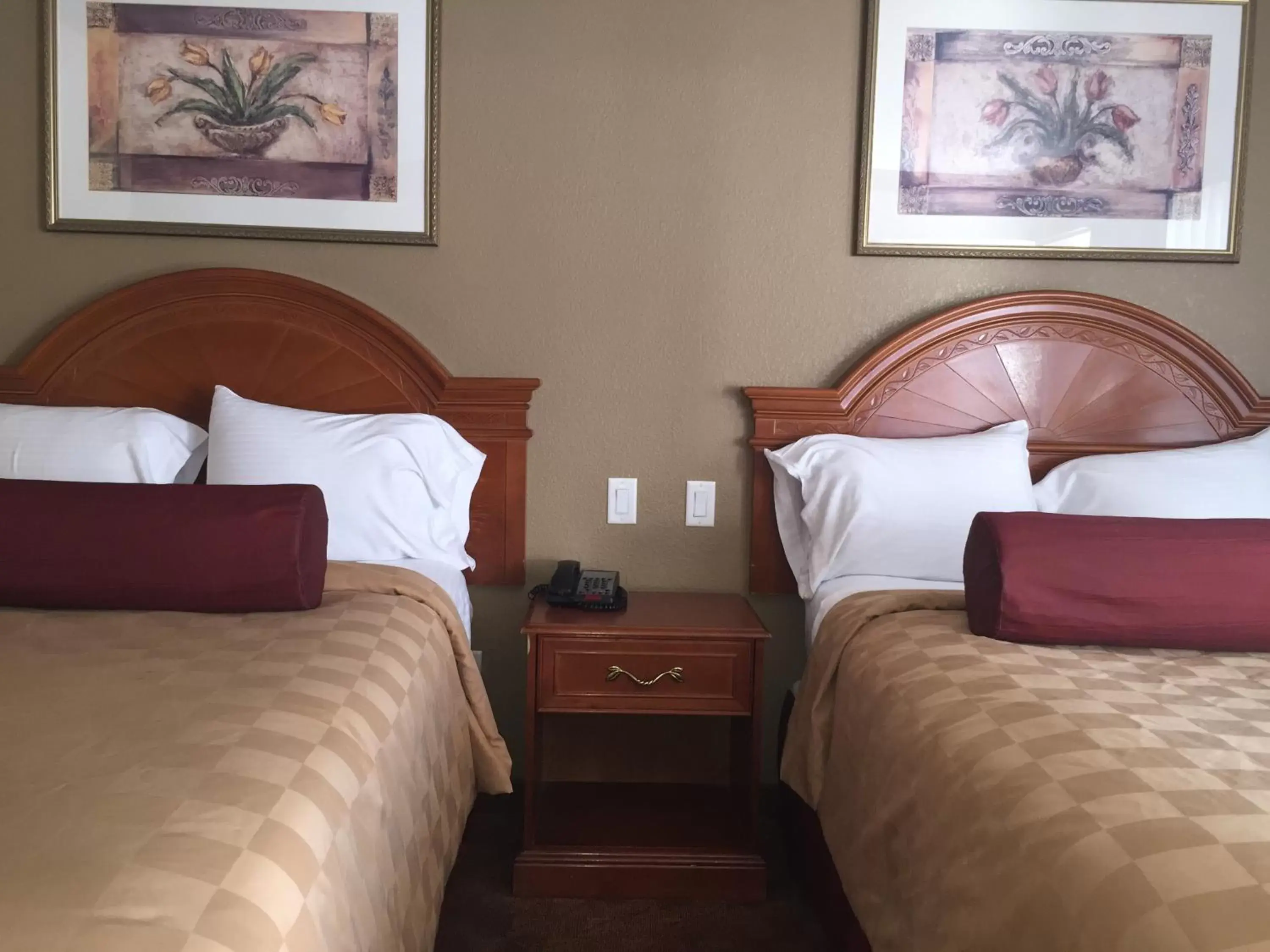 Bed in Thunderbird Lodge