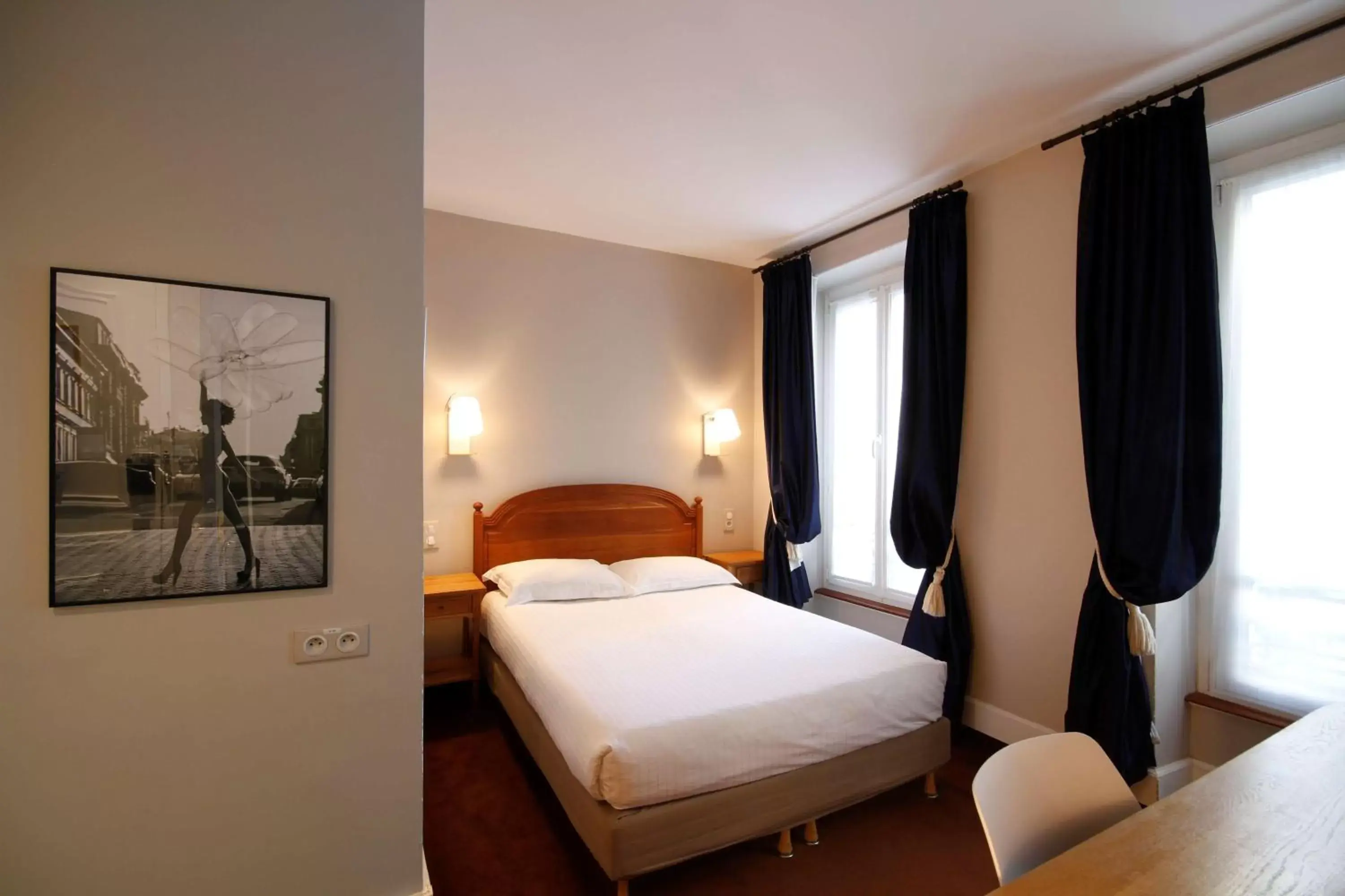Photo of the whole room, Bed in Best Western Aramis Saint Germain