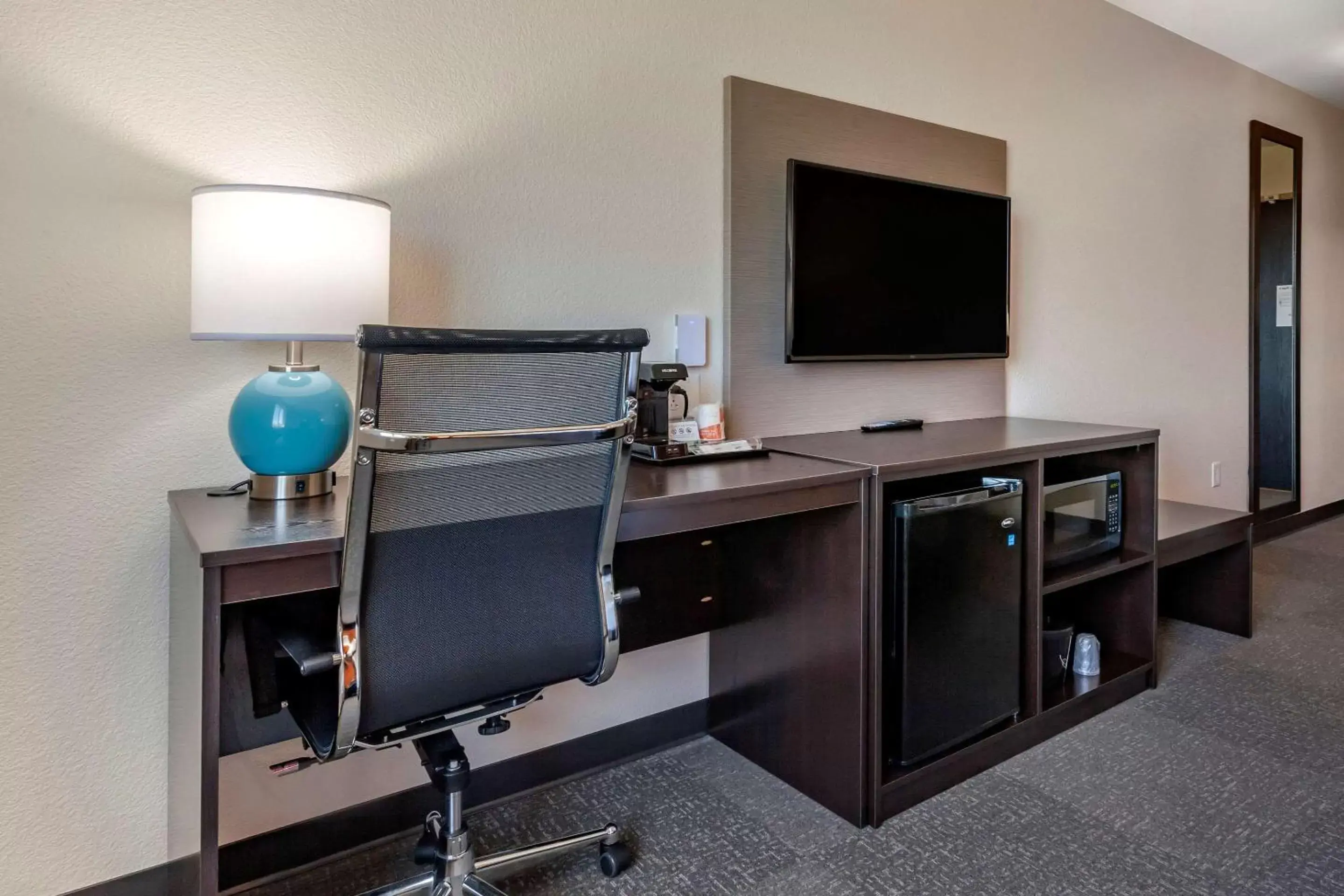 Photo of the whole room, TV/Entertainment Center in Sleep Inn & Suites Lancaster-Platteville